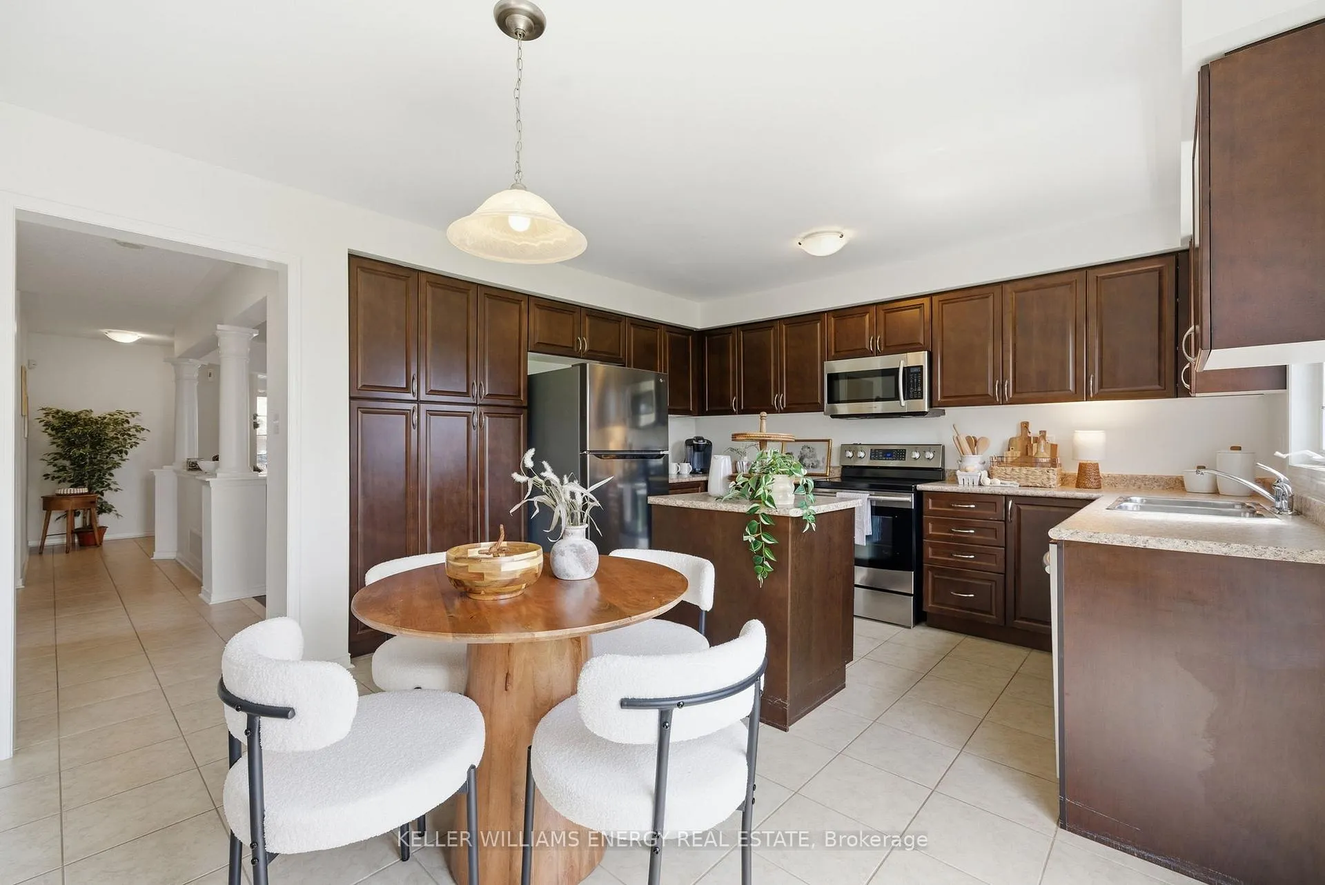 Photo 4 of 1748 Gower Drive, Oshawa, Taunton — HOMEH
