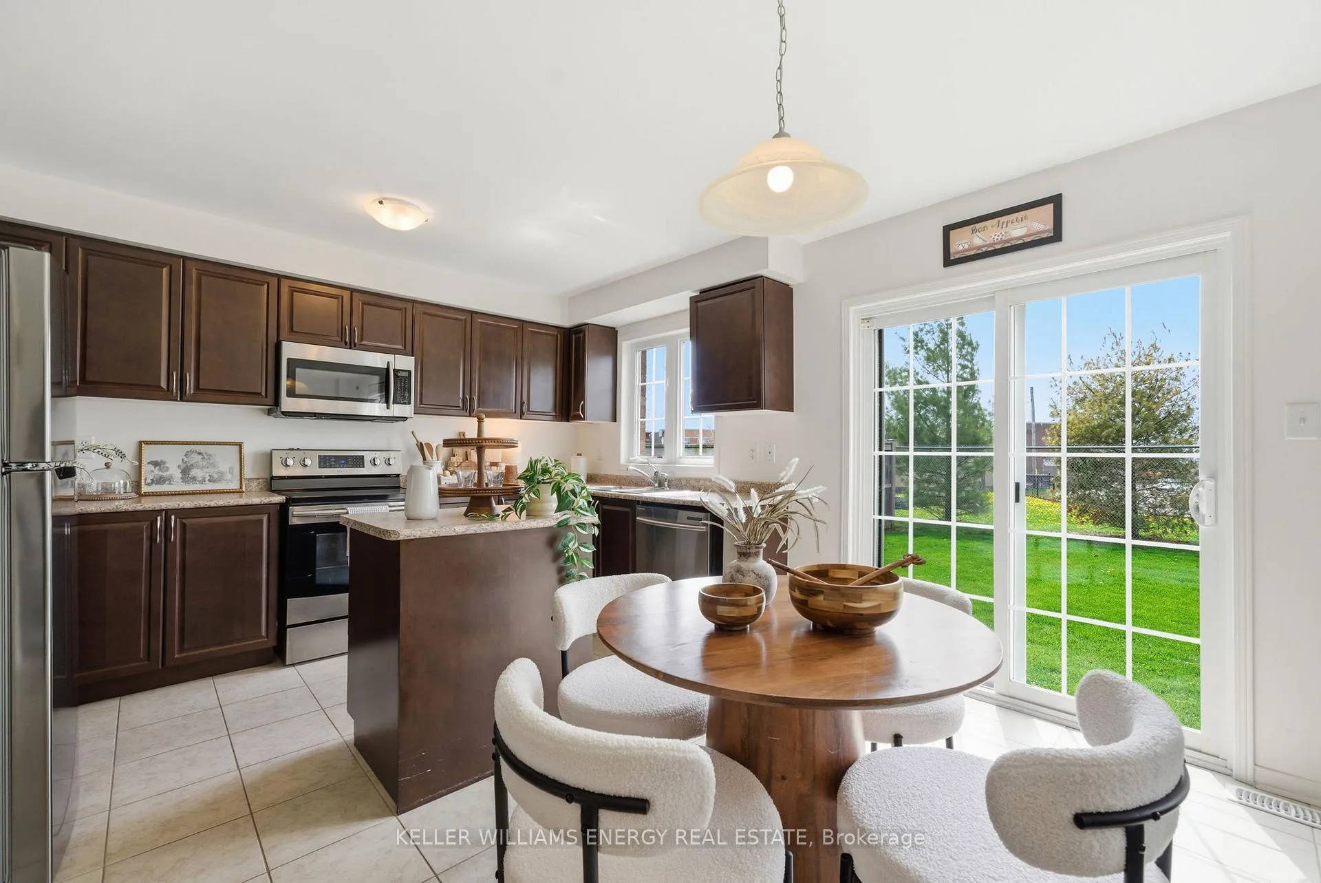 Photo 5 of 1748 Gower Drive, Oshawa, Taunton — HOMEH