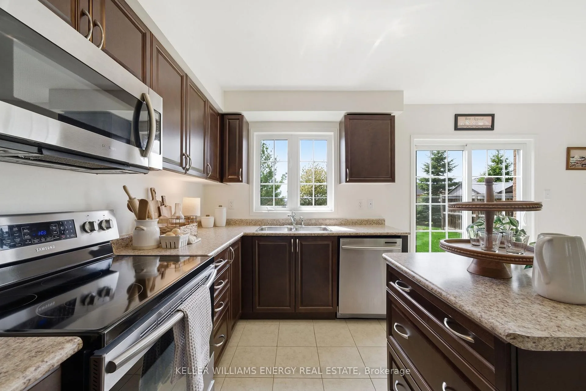 Photo 6 of 1748 Gower Drive, Oshawa, Taunton — HOMEH