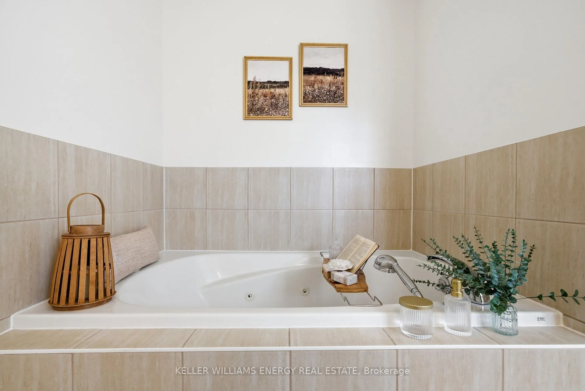 Photo 24 of 1748 Gower Drive, Oshawa, Taunton — HOMEH