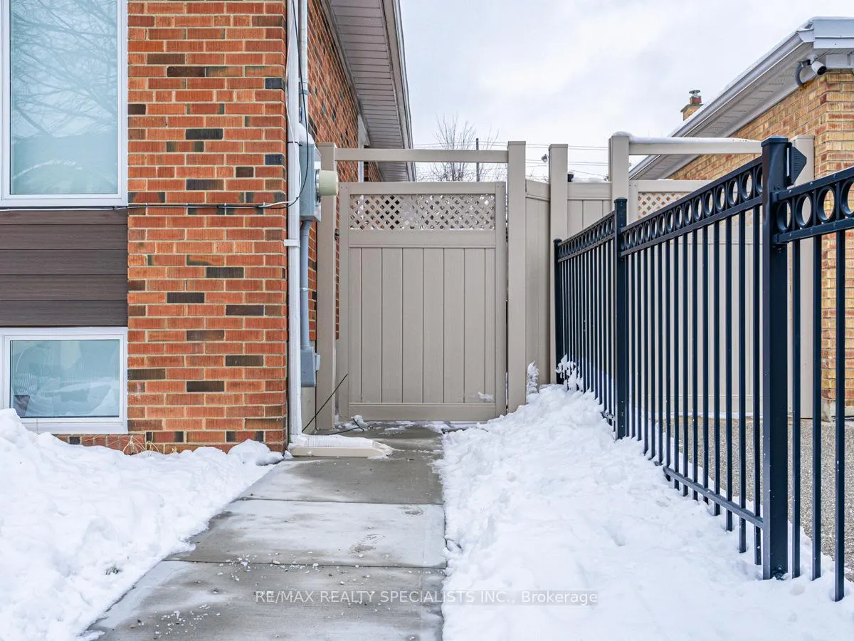 Photo 2 of Unit BSMT, 12 Deeth Drive, Etobicoke, Humber Heights — HOMEH