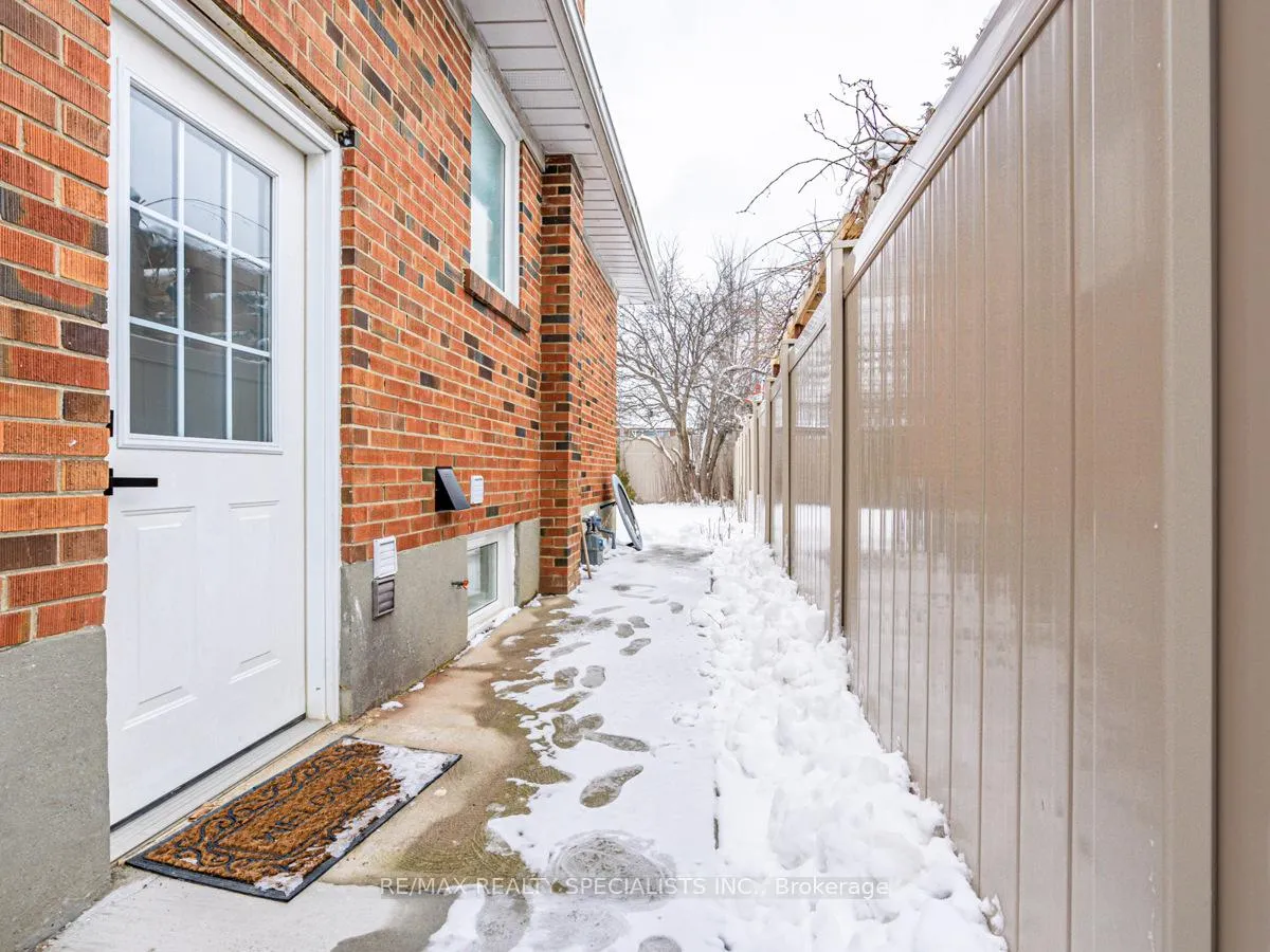 Photo 3 of Unit BSMT, 12 Deeth Drive, Etobicoke, Humber Heights — HOMEH