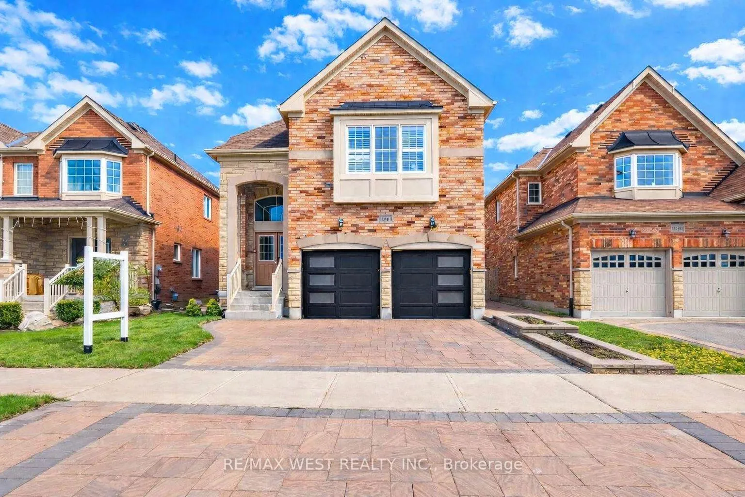 Photo 3 of 1043 Coldstream Drive, Oshawa, Taunton — HOMEH