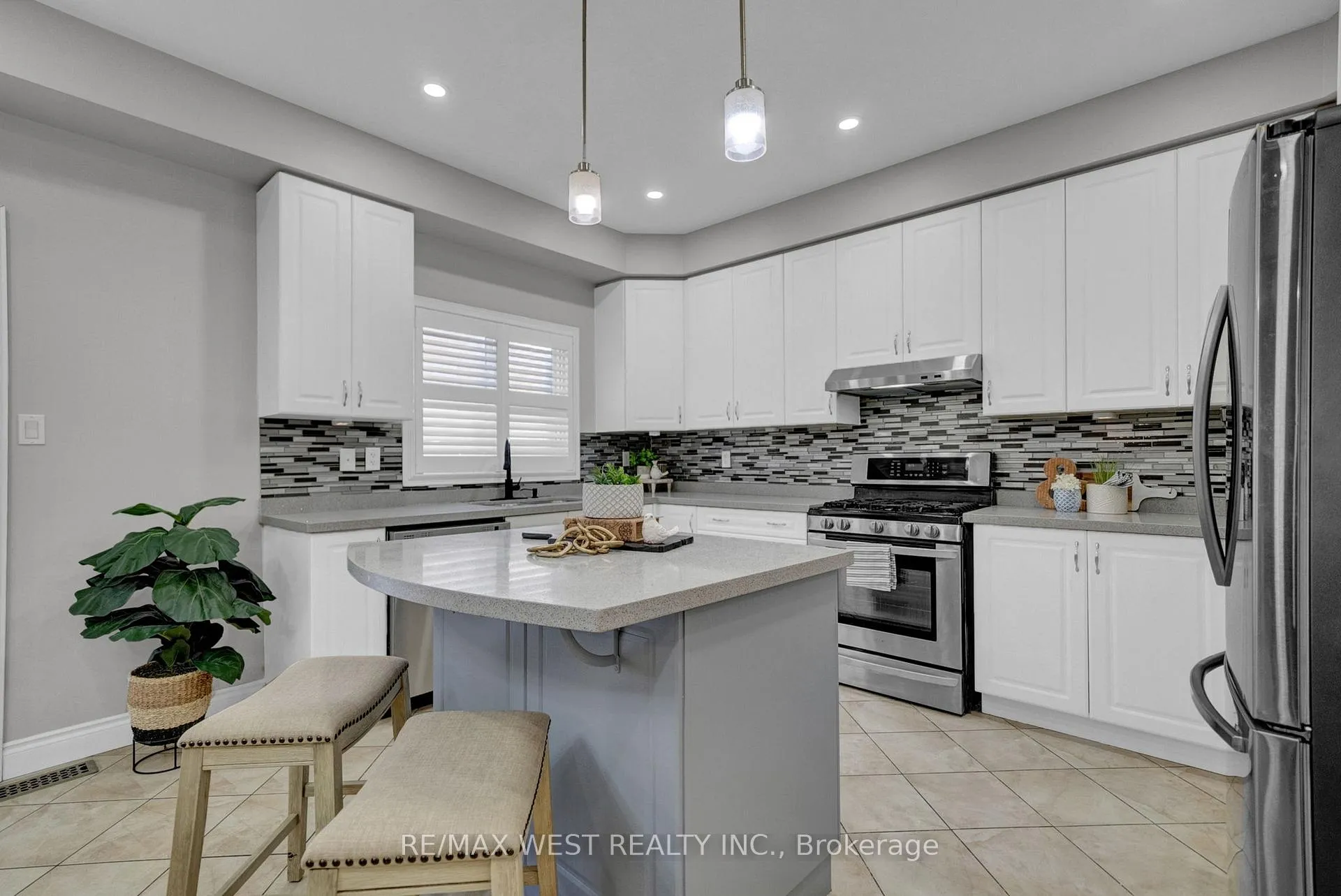 Photo 14 of 1043 Coldstream Drive, Oshawa, Taunton — HOMEH