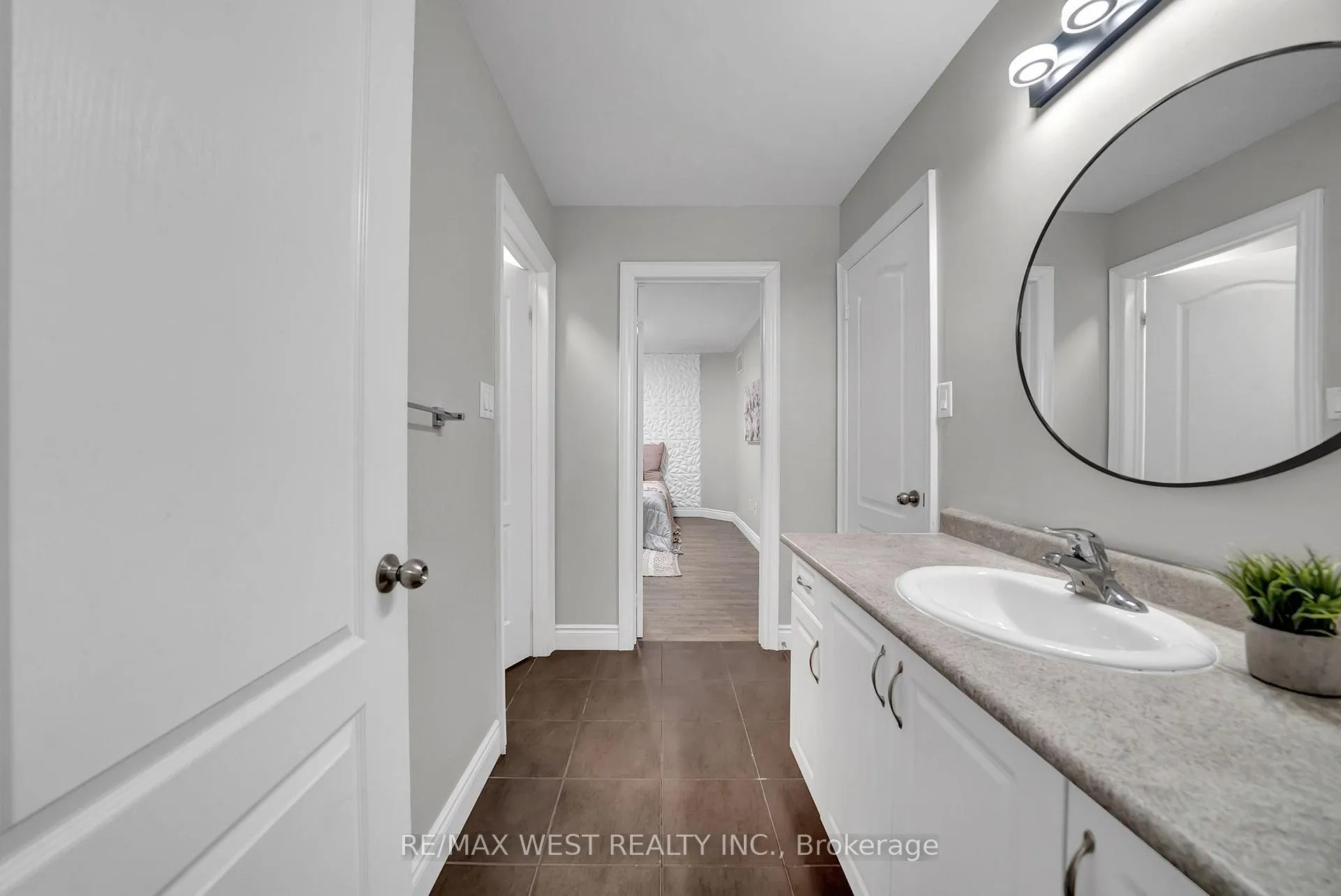 Photo 26 of 1043 Coldstream Drive, Oshawa, Taunton — HOMEH