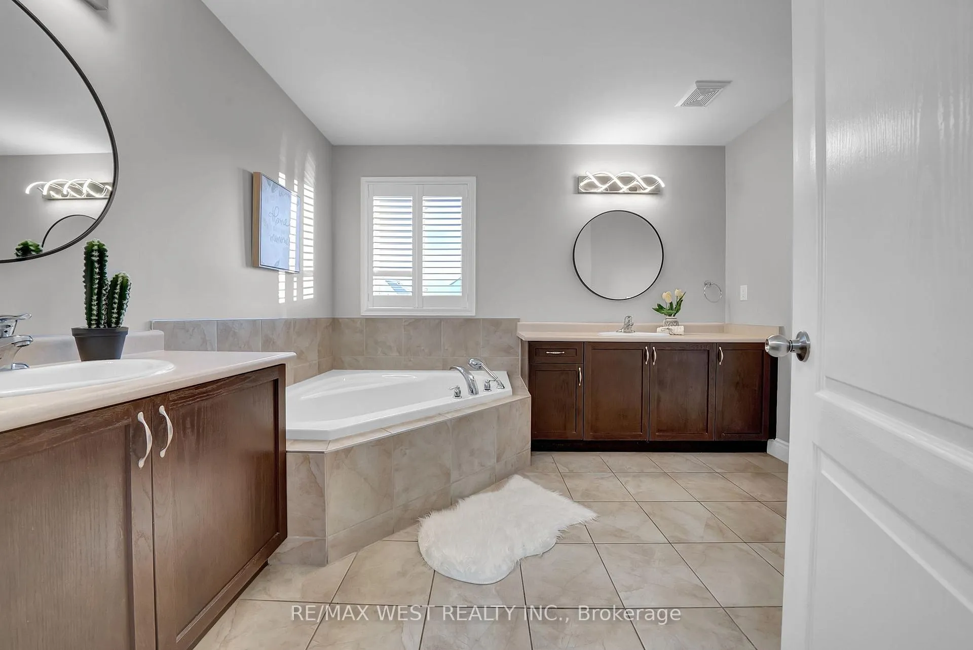 Photo 33 of 1043 Coldstream Drive, Oshawa, Taunton — HOMEH