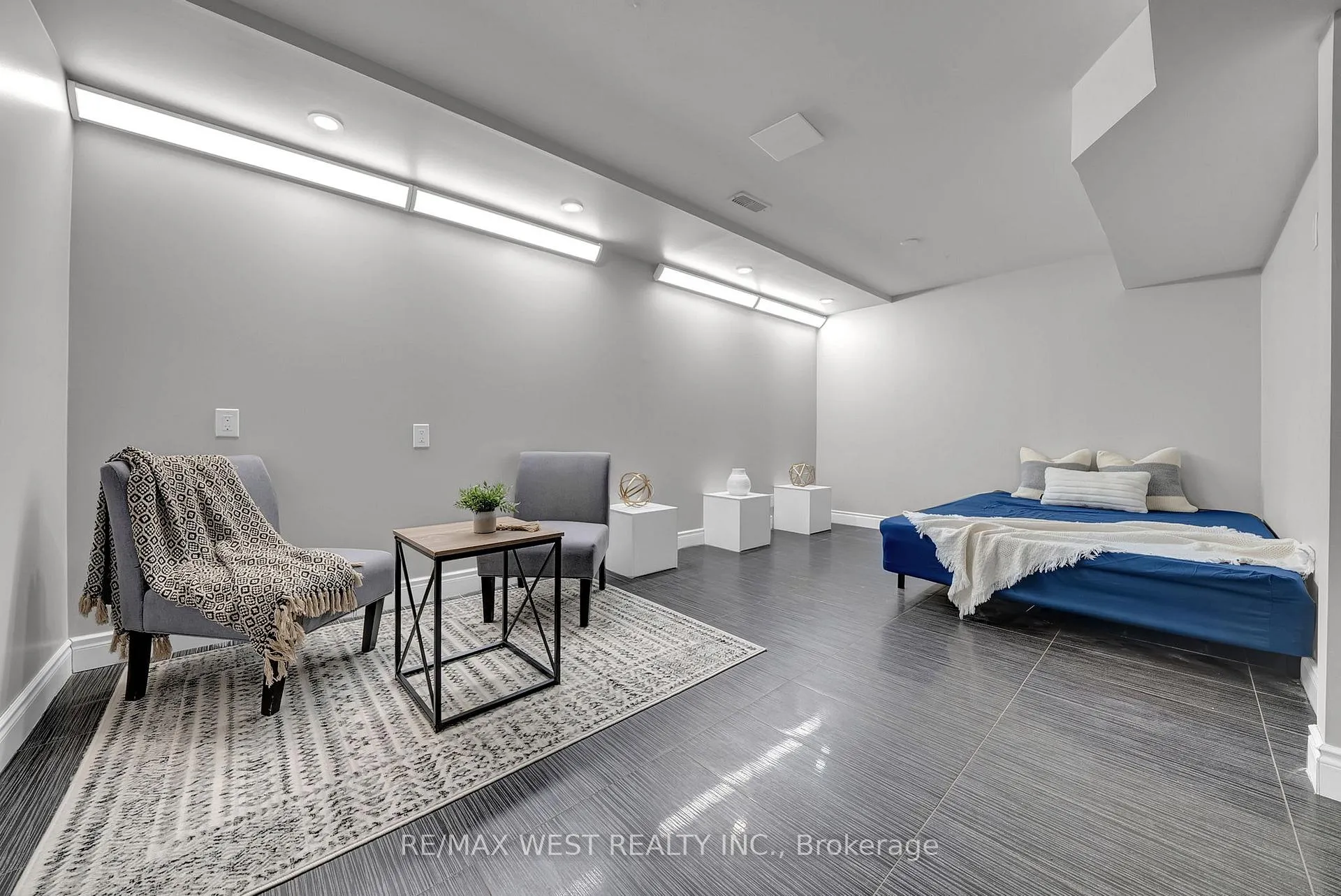 Photo 38 of 1043 Coldstream Drive, Oshawa, Taunton — HOMEH