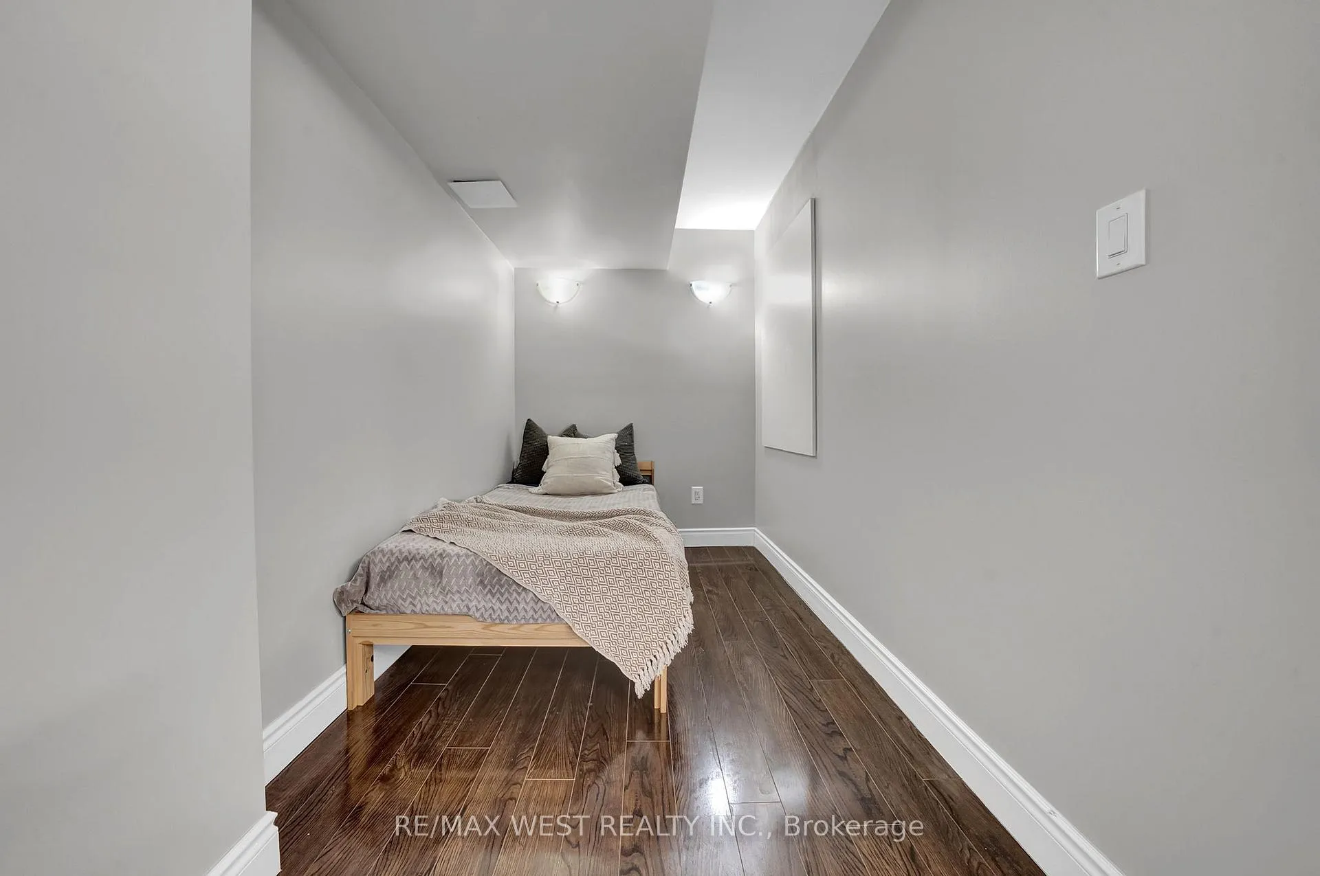 Photo 39 of 1043 Coldstream Drive, Oshawa, Taunton — HOMEH