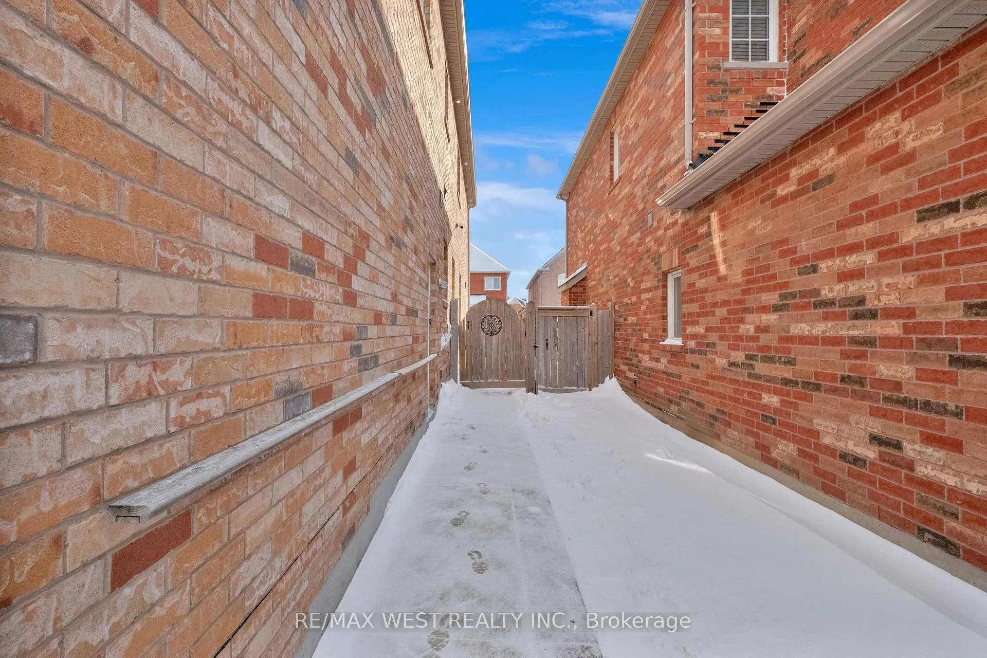 Photo 49 of 1043 Coldstream Drive, Oshawa, Taunton — HOMEH