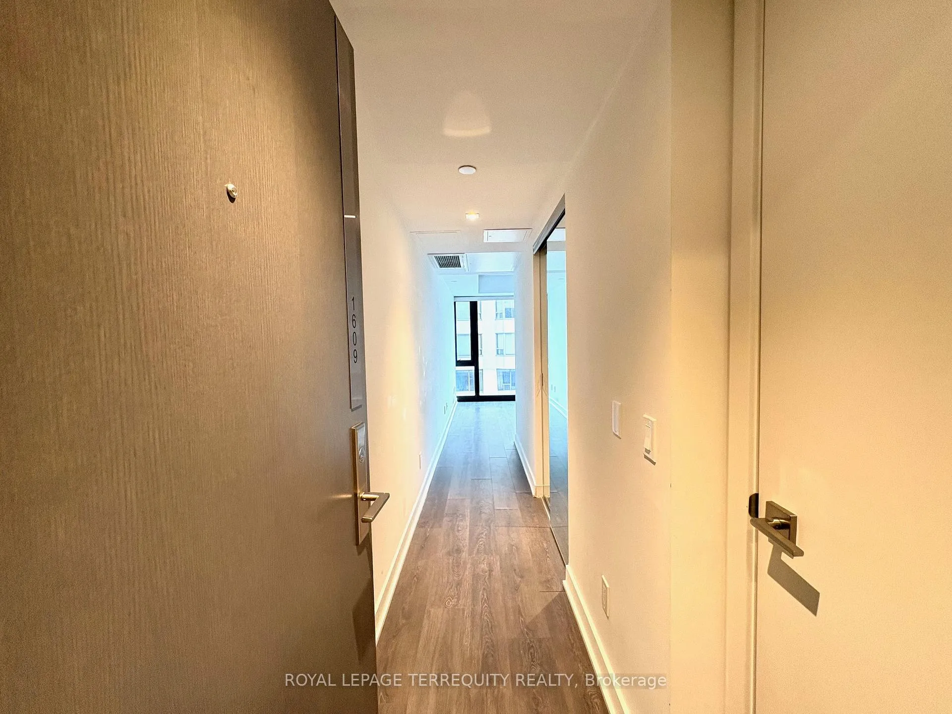 Photo 3 of Unit 1609, 188 Cumberland Street, Toronto, The Annex — HOMEH