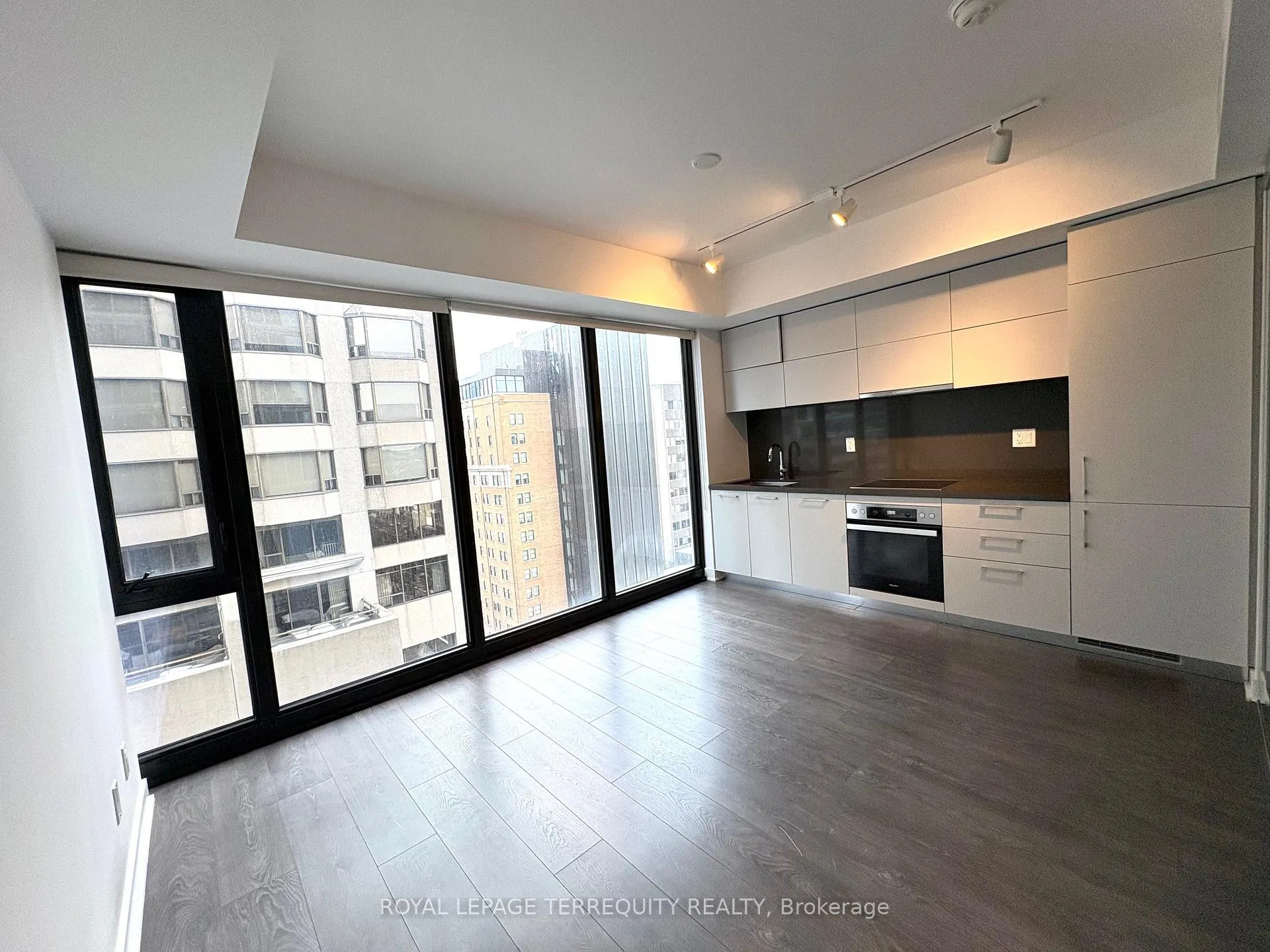 Photo 4 of Unit 1609, 188 Cumberland Street, Toronto, The Annex — HOMEH