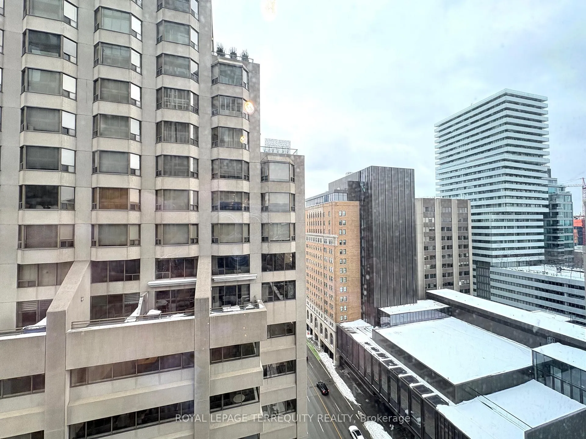 Photo 5 of Unit 1609, 188 Cumberland Street, Toronto, The Annex — HOMEH