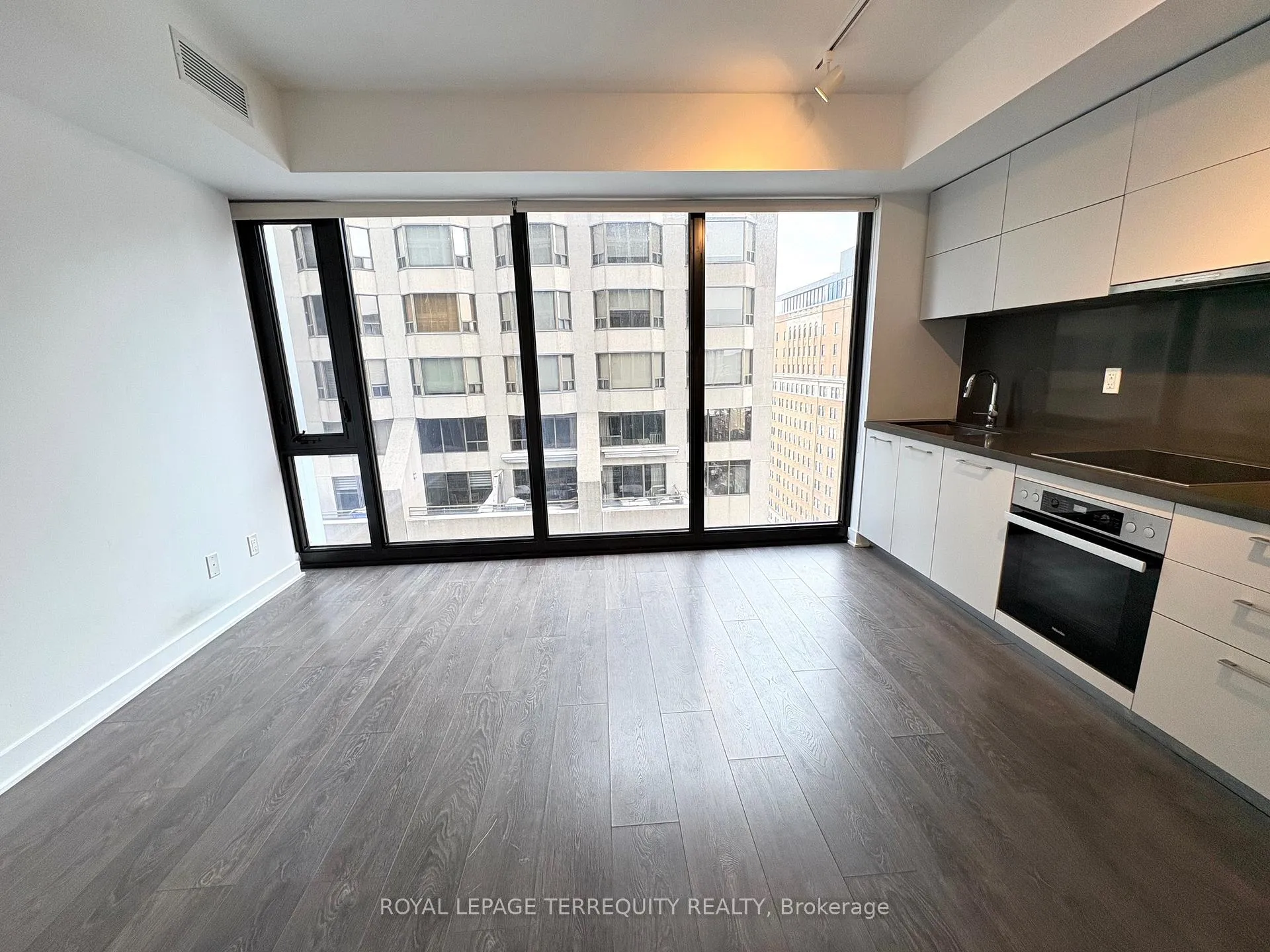 Photo 6 of Unit 1609, 188 Cumberland Street, Toronto, The Annex — HOMEH