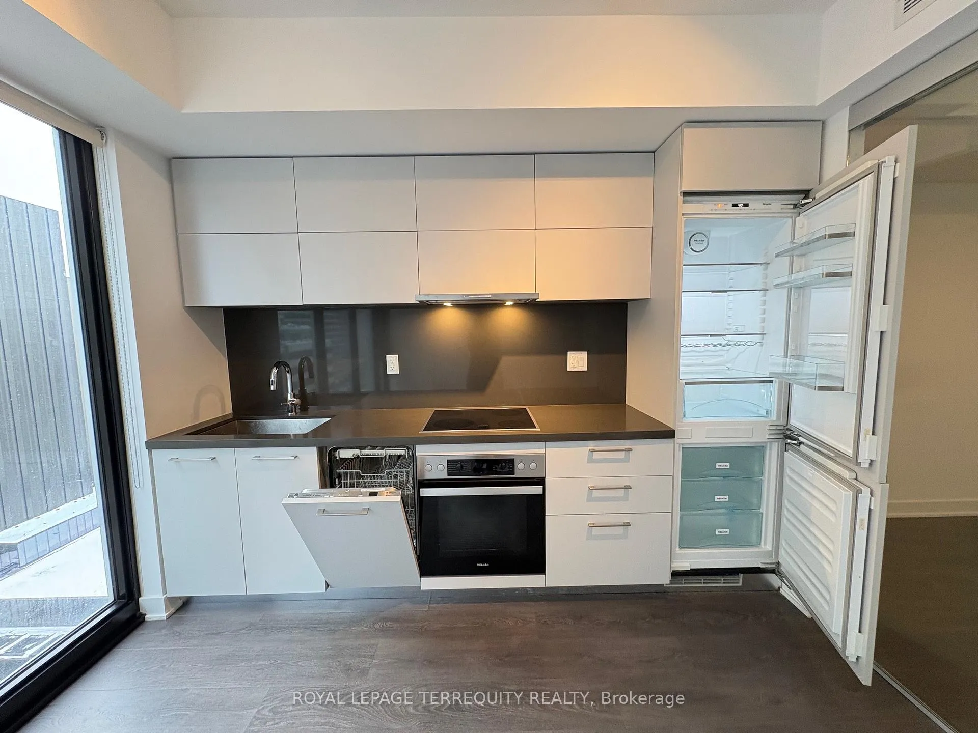 Photo 7 of Unit 1609, 188 Cumberland Street, Toronto, The Annex — HOMEH