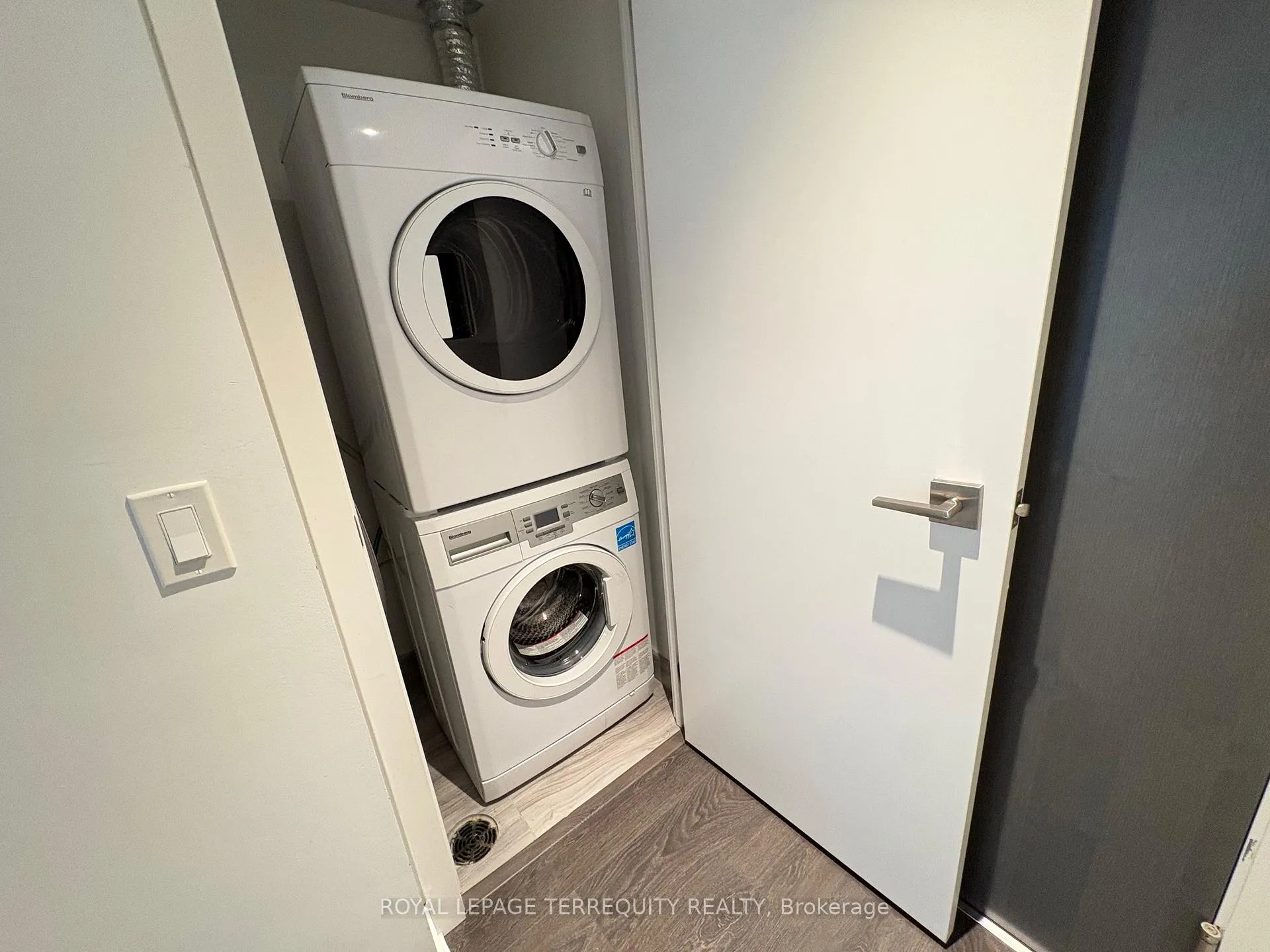 Photo 13 of Unit 1609, 188 Cumberland Street, Toronto, The Annex — HOMEH