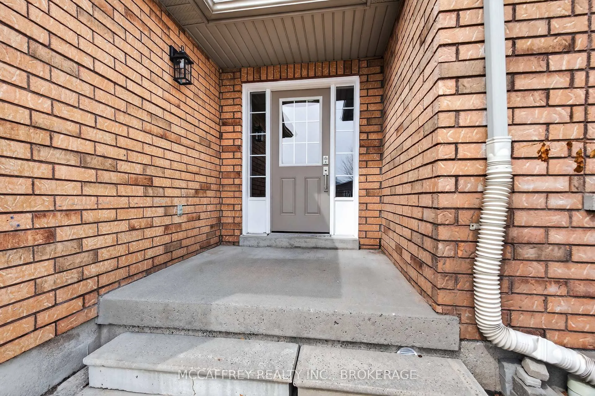 Photo 2 of 25 Kanvers Way, Greater Napanee — HOMEH