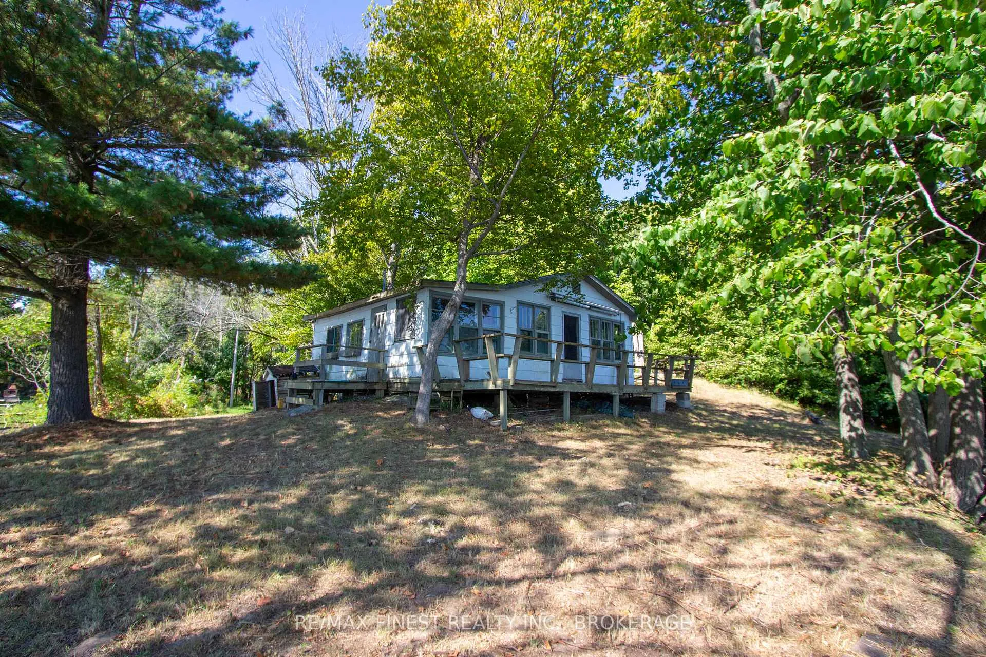 Photo 3 of 4049 Hiawatha Lane, Frontenac, Frontenac South — HOMEH
