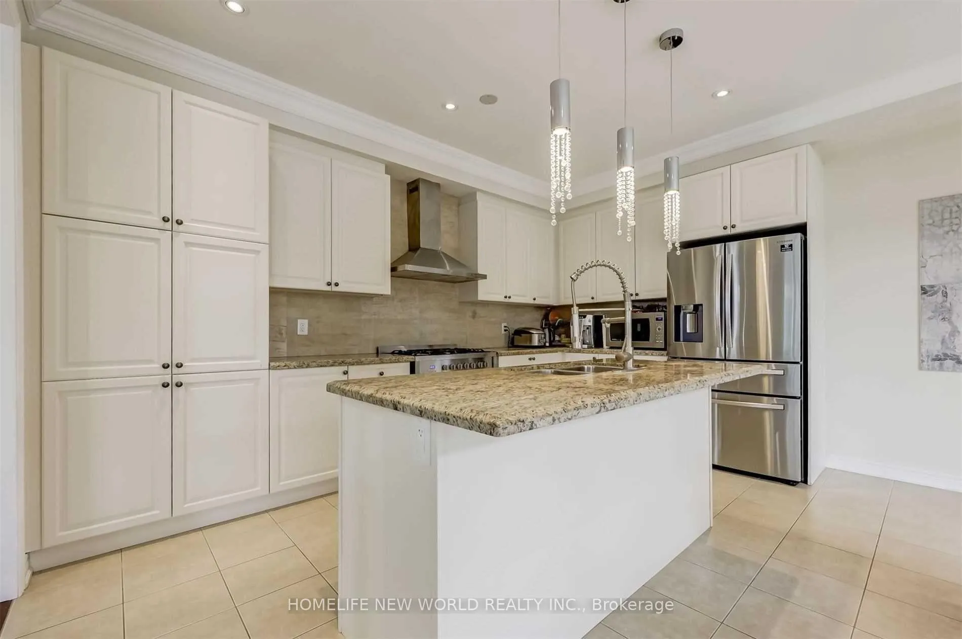 Photo 13 of 48 Roy Harper Avenue, Aurora, Rural Aurora — HOMEH