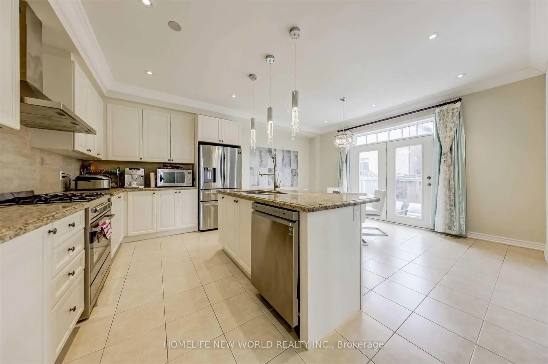 Photo 14 of 48 Roy Harper Avenue, Aurora, Rural Aurora — HOMEH