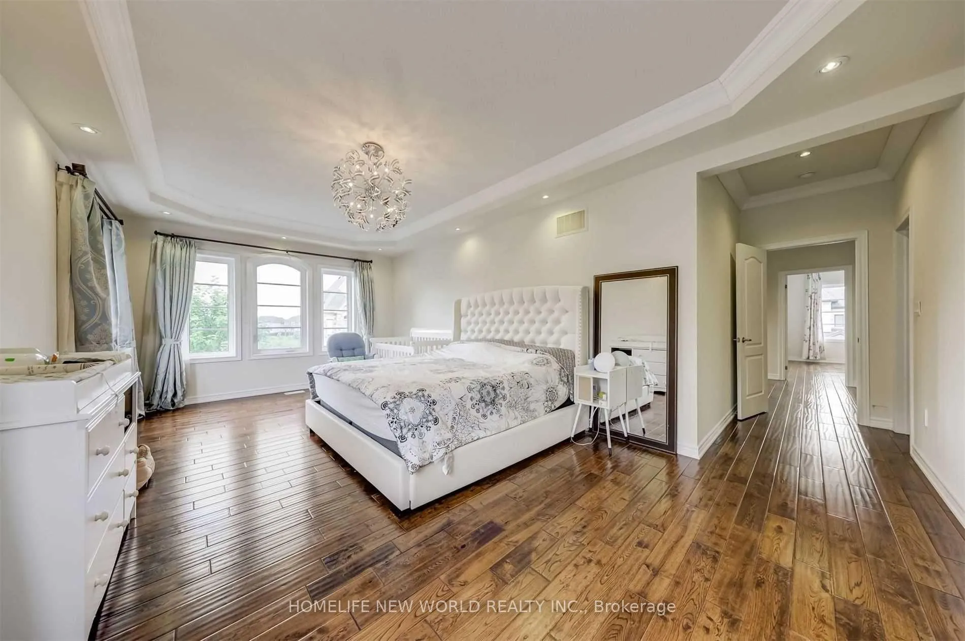 Photo 18 of 48 Roy Harper Avenue, Aurora, Rural Aurora — HOMEH