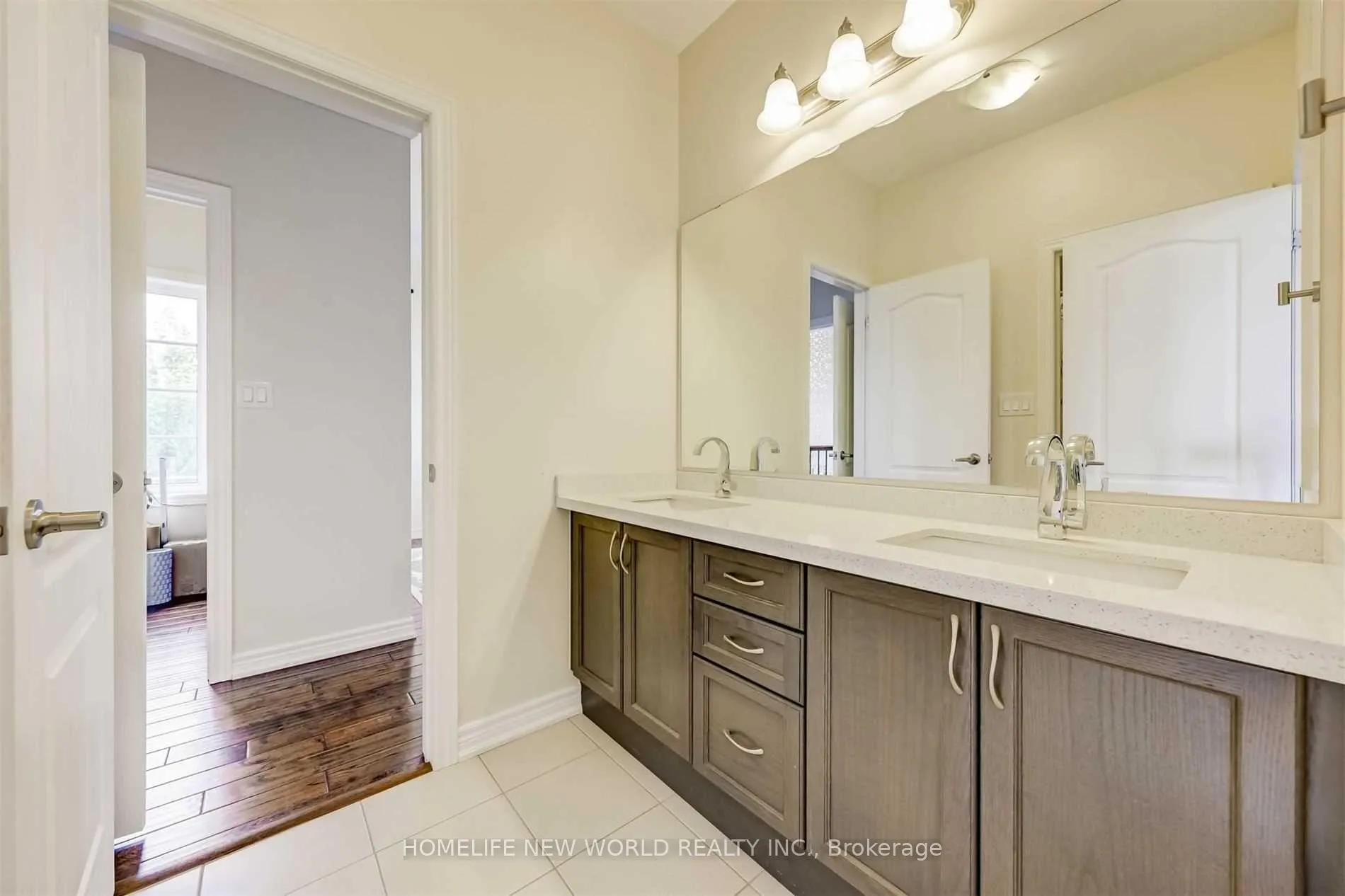 Photo 25 of 48 Roy Harper Avenue, Aurora, Rural Aurora — HOMEH