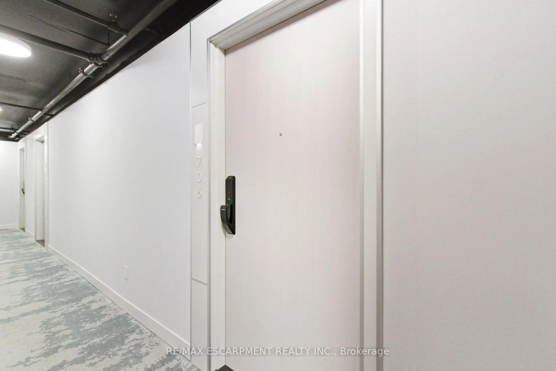 Photo 4 of Unit B706, 3200 Dakota Common, Burlington, Alton — HOMEH