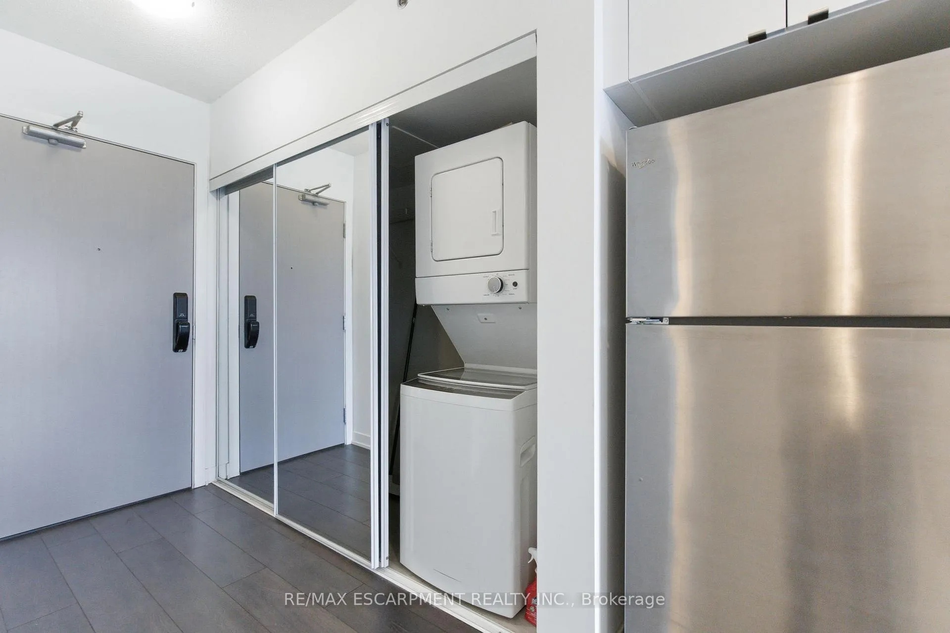 Photo 6 of Unit B706, 3200 Dakota Common, Burlington, Alton — HOMEH