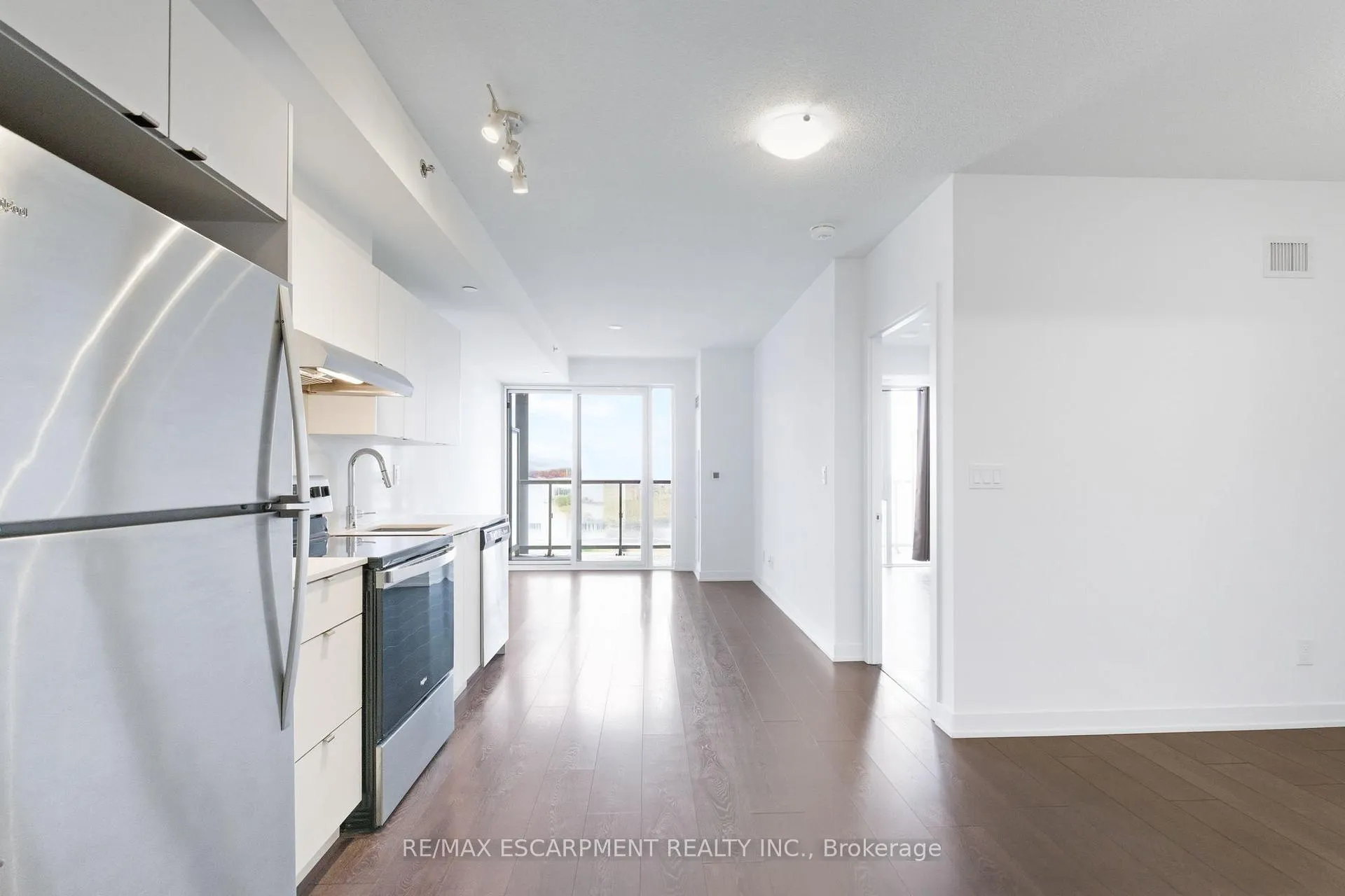 Photo 7 of Unit B706, 3200 Dakota Common, Burlington, Alton — HOMEH