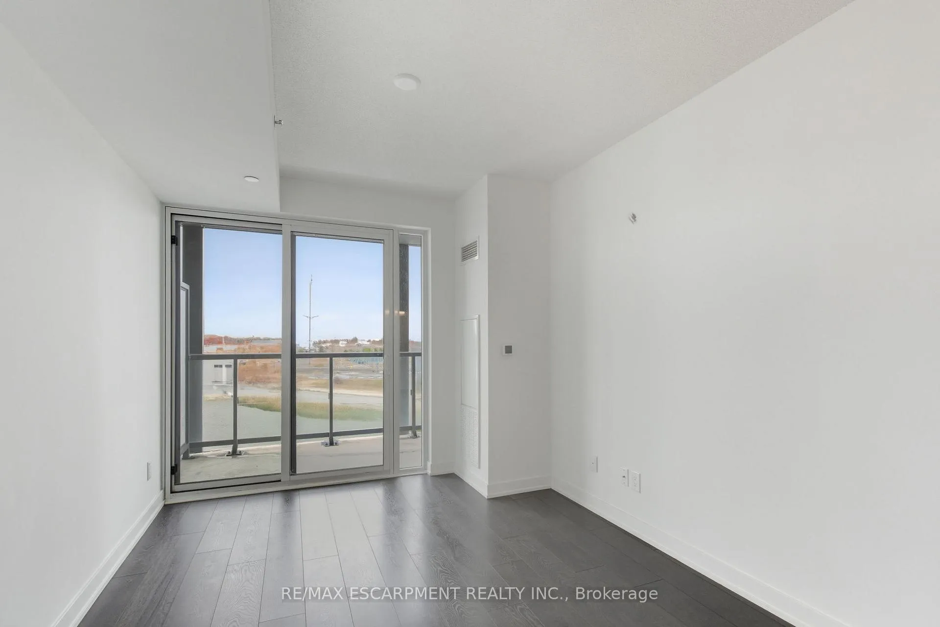 Photo 10 of Unit B706, 3200 Dakota Common, Burlington, Alton — HOMEH