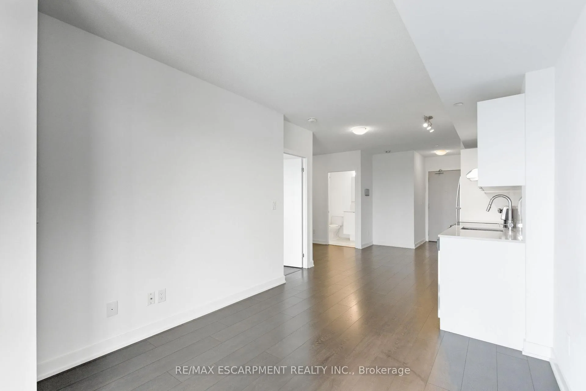 Photo 11 of Unit B706, 3200 Dakota Common, Burlington, Alton — HOMEH