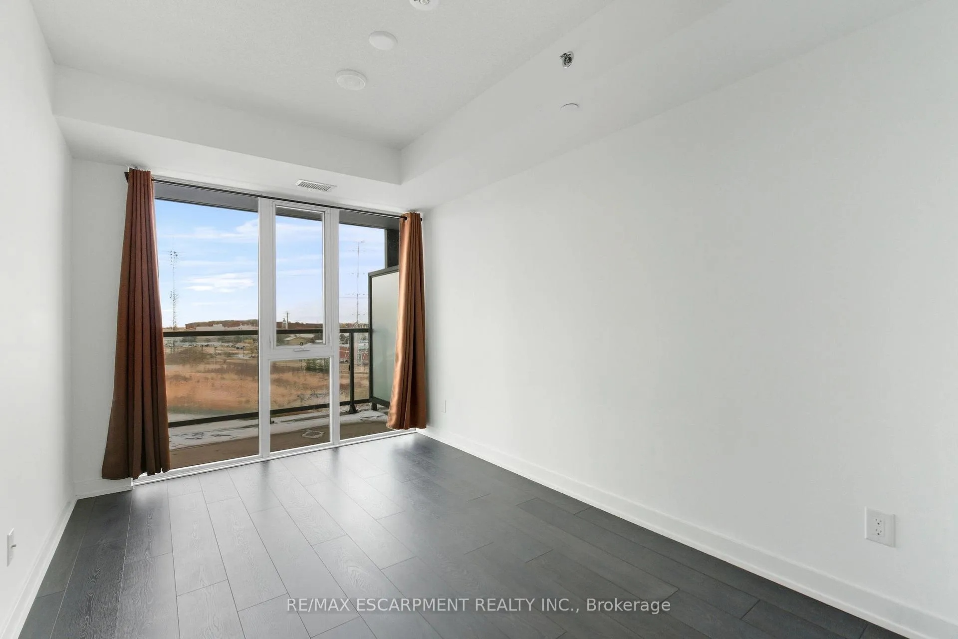 Photo 12 of Unit B706, 3200 Dakota Common, Burlington, Alton — HOMEH