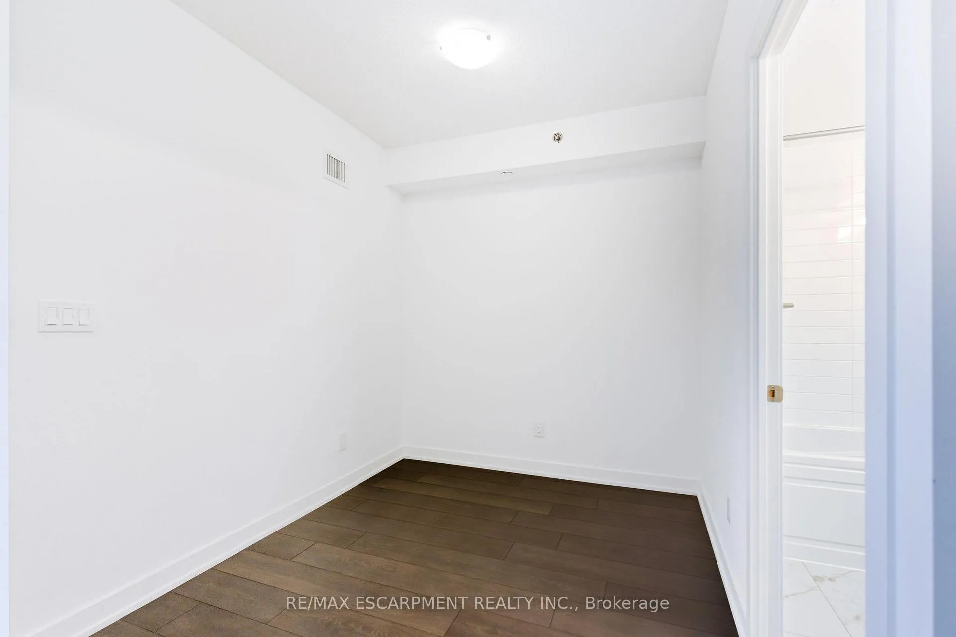 Photo 14 of Unit B706, 3200 Dakota Common, Burlington, Alton — HOMEH