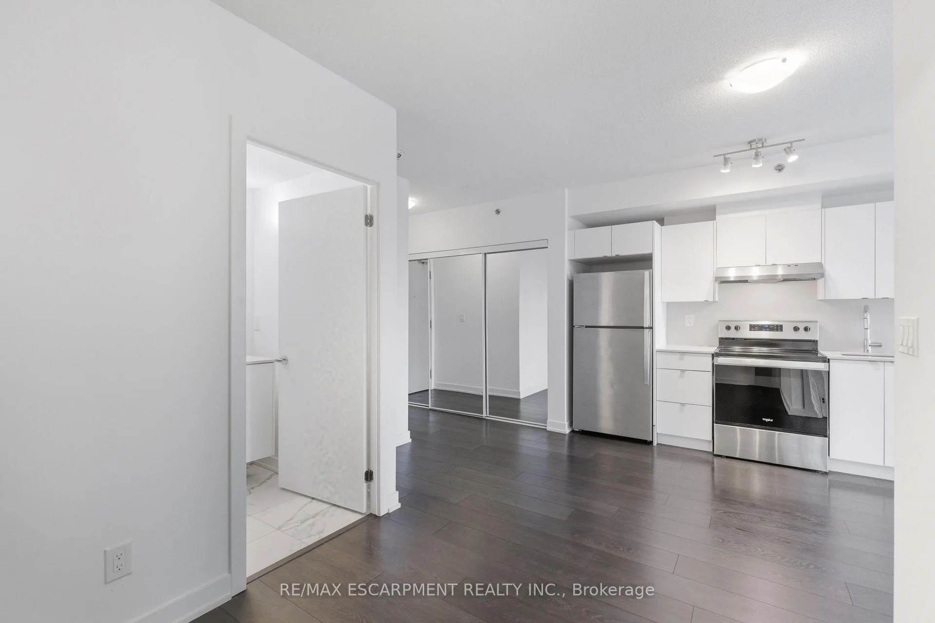 Photo 15 of Unit B706, 3200 Dakota Common, Burlington, Alton — HOMEH