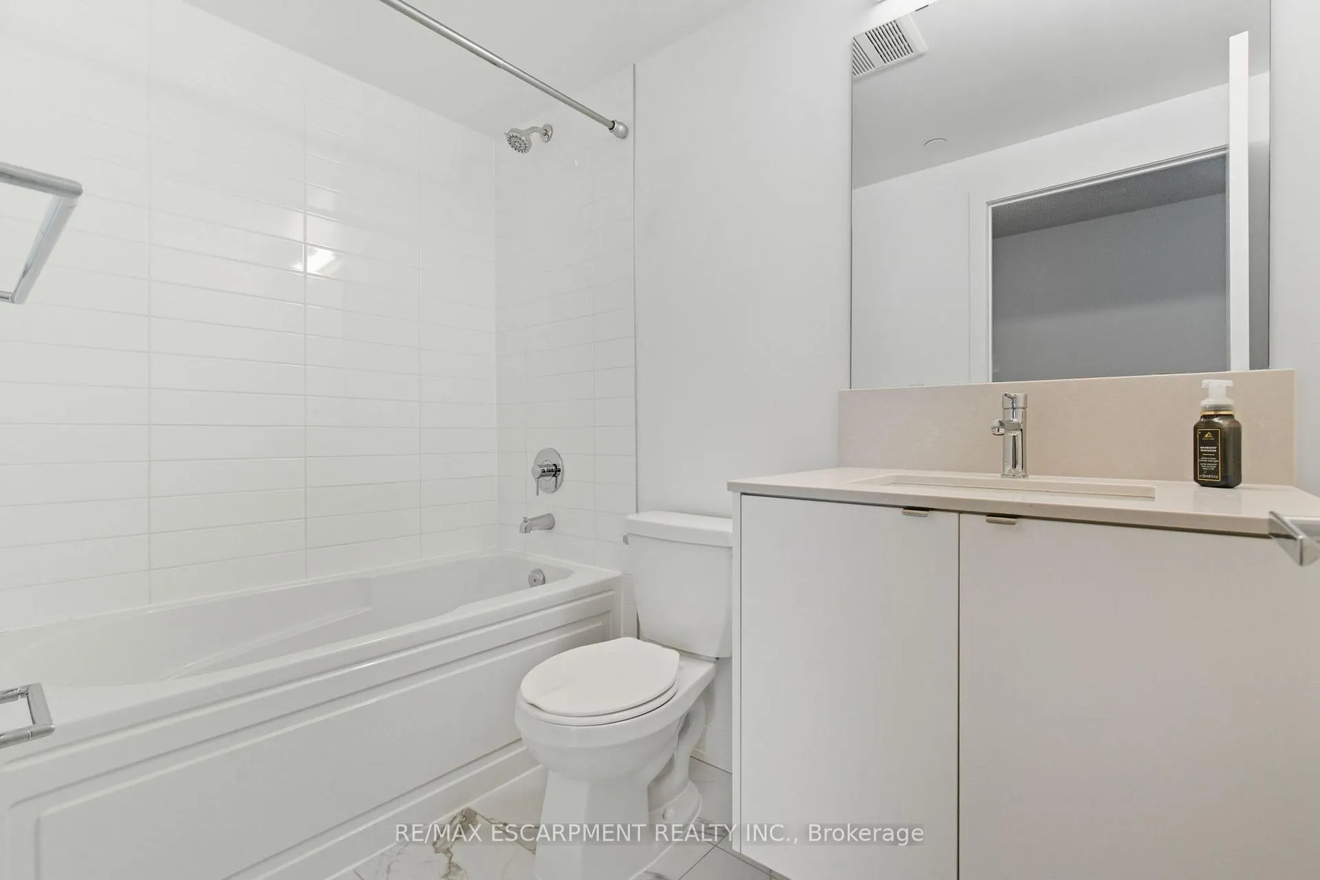 Photo 16 of Unit B706, 3200 Dakota Common, Burlington, Alton — HOMEH