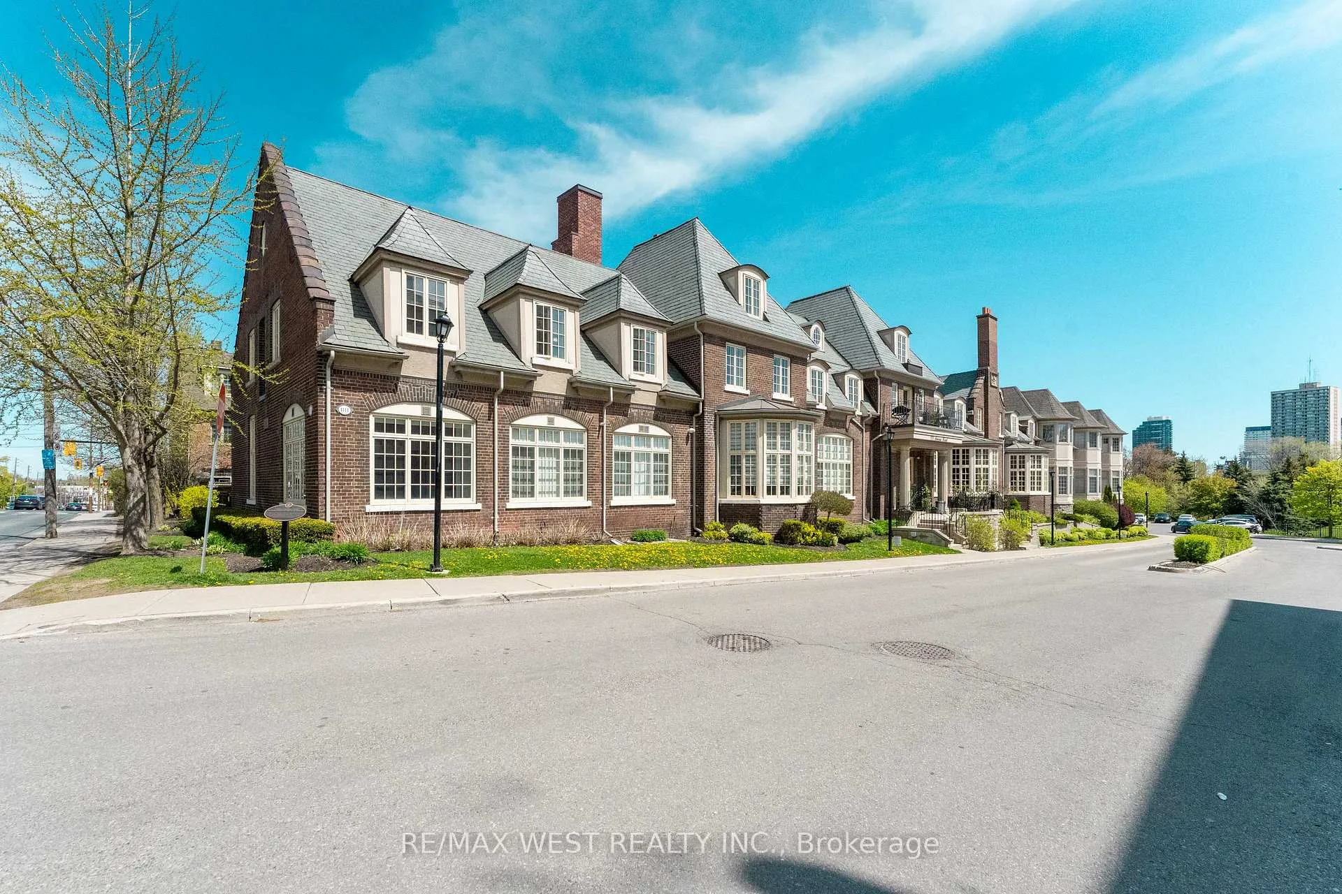 Photo 3 of Unit 208, 1111 Avenue Road, Toronto, Yonge-Eglinton — HOMEH