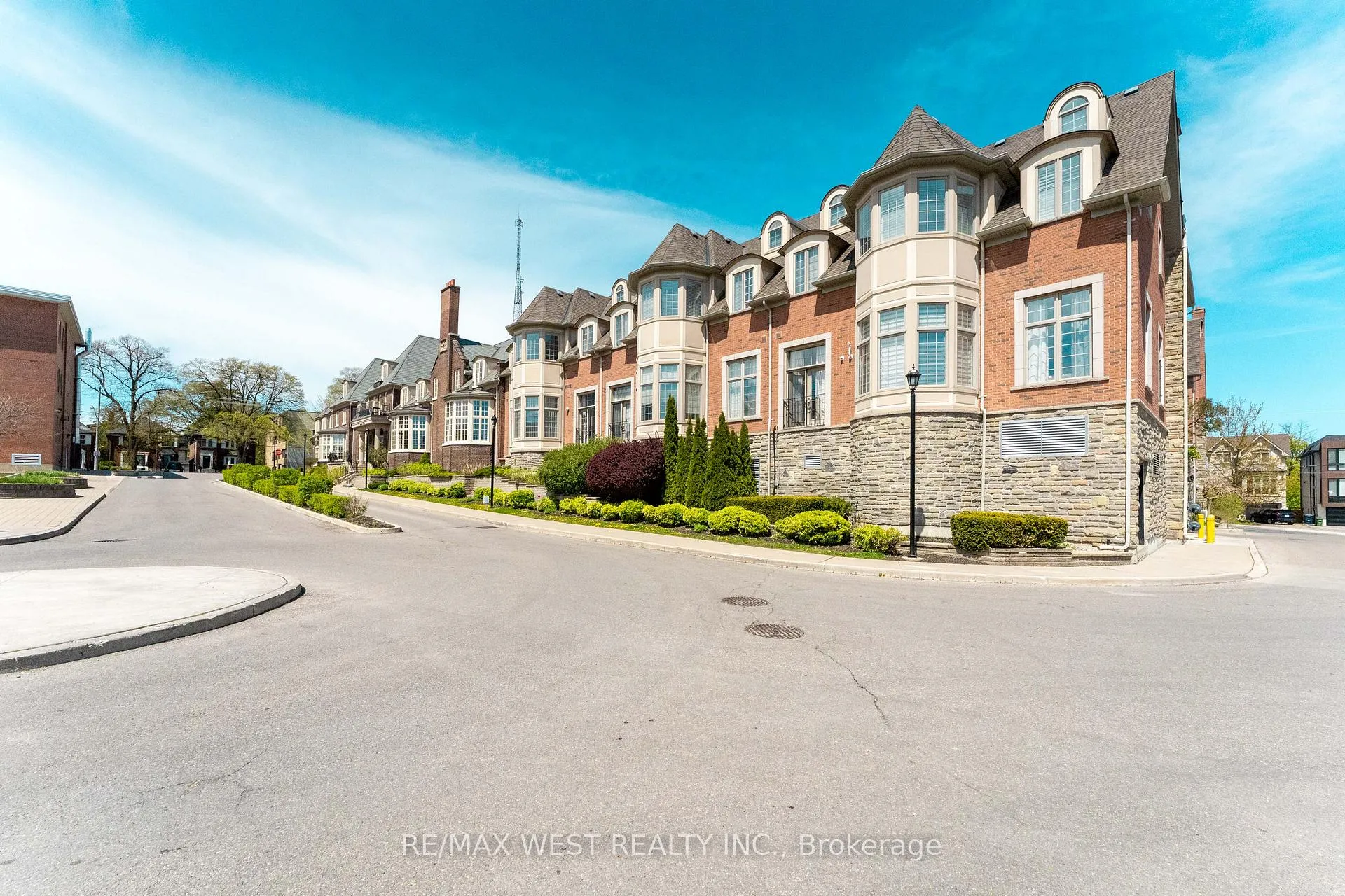 Photo 6 of Unit 208, 1111 Avenue Road, Toronto, Yonge-Eglinton — HOMEH