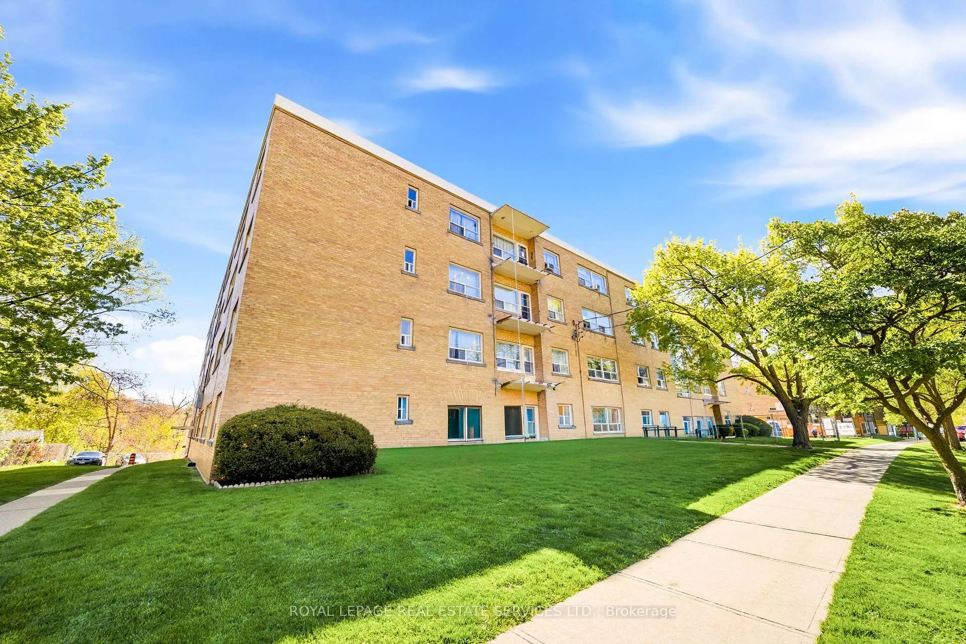 Photo 2 of Unit 107, 177 Stephen Drive, Etobicoke, Stonegate-Queensway — HOMEH