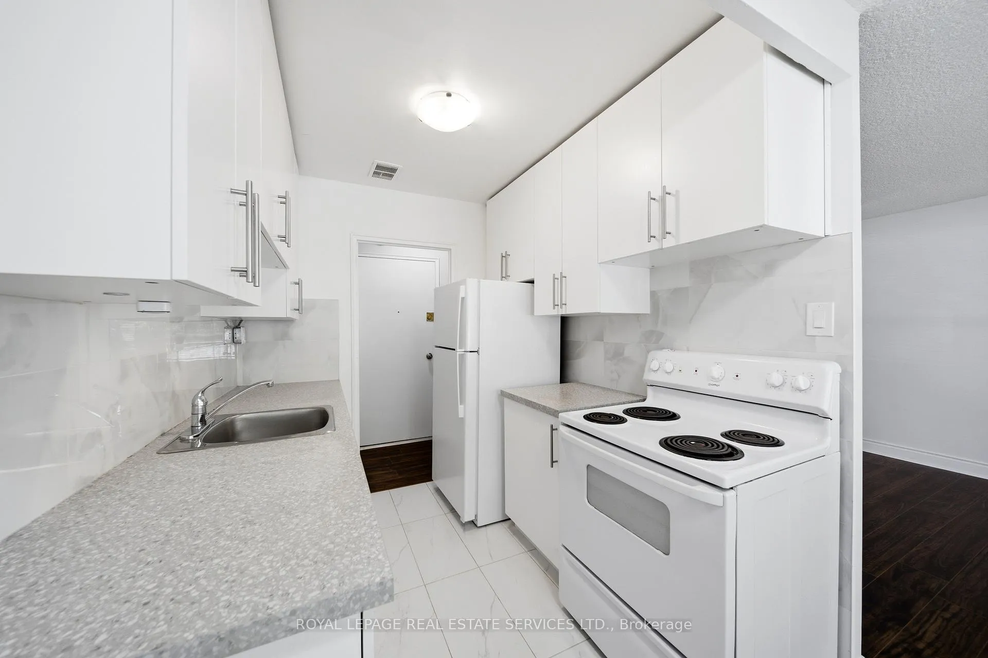 Photo 10 of Unit 107, 177 Stephen Drive, Etobicoke, Stonegate-Queensway — HOMEH