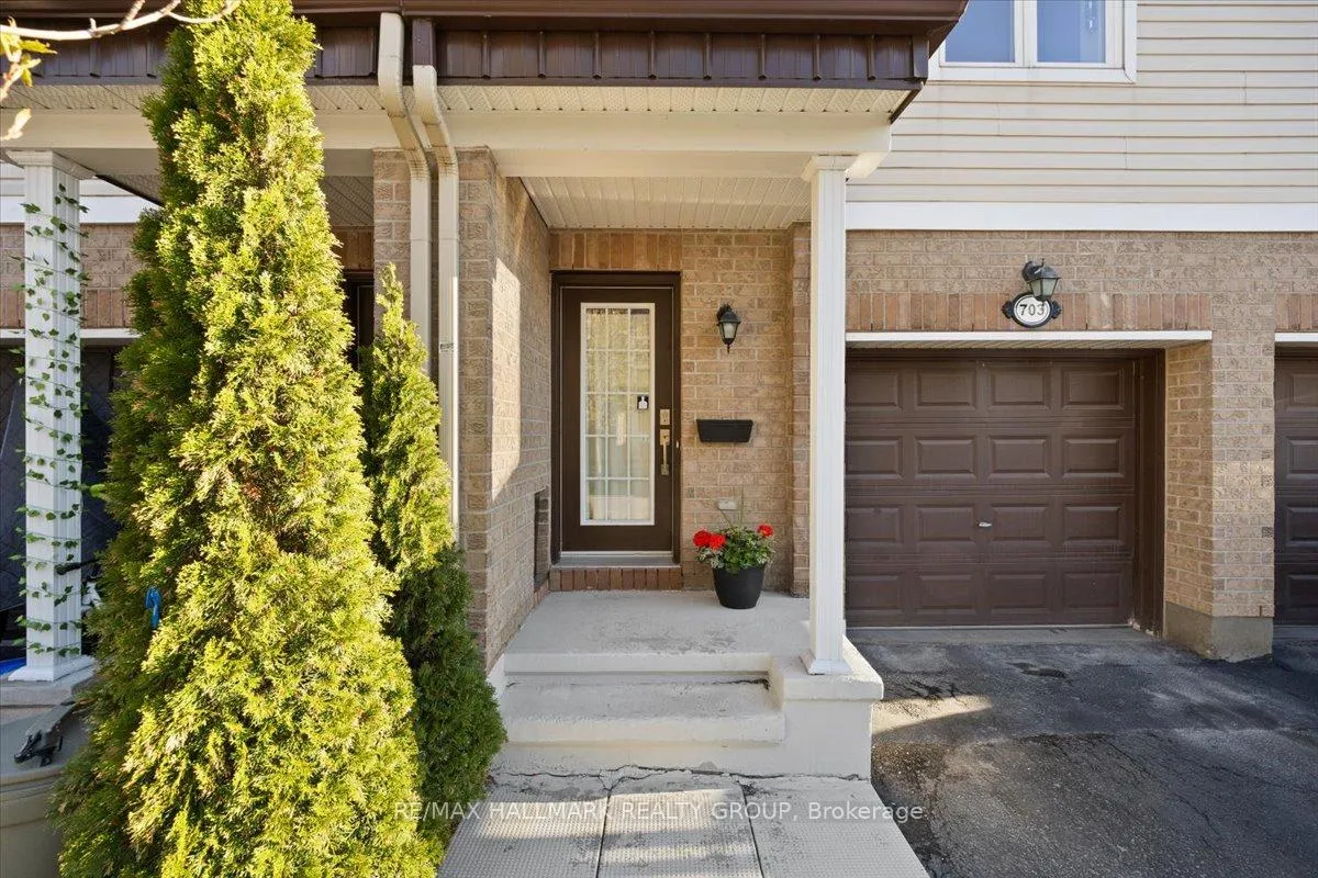 Photo 2 of 703 Sanibel Private, Ottawa, Westcliffe Estates — HOMEH