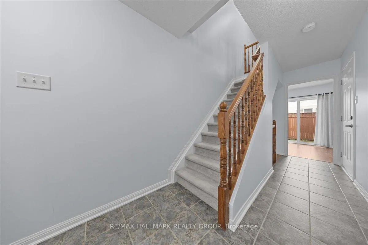 Photo 3 of 703 Sanibel Private, Ottawa, Westcliffe Estates — HOMEH