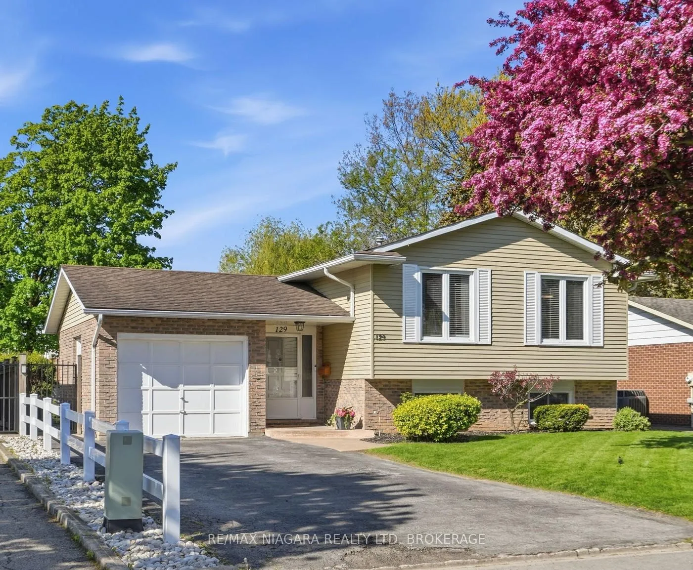 Photo 1 of 129 Elma Street, St. Catharines, Lakeport — HOMEH