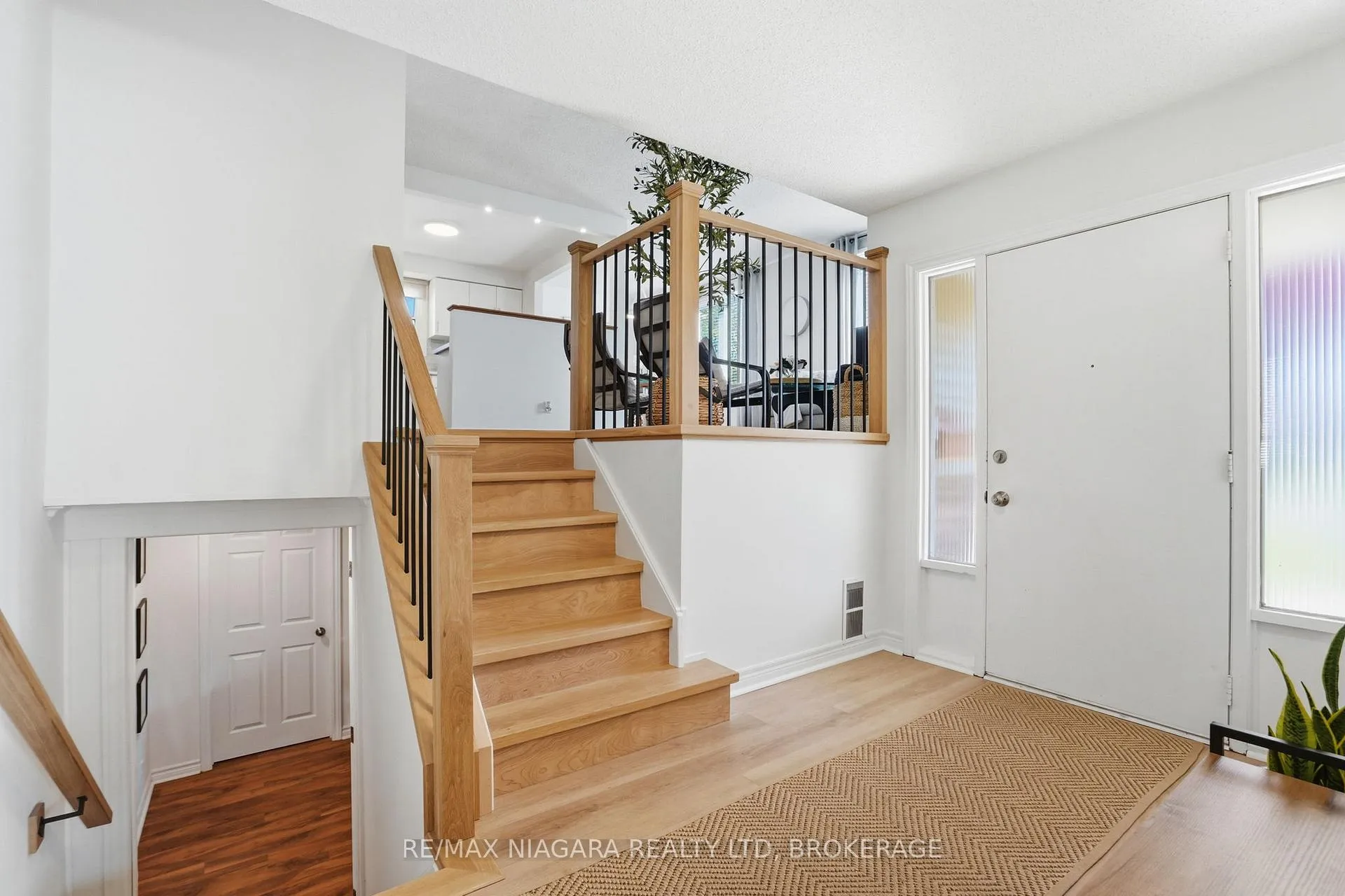 Photo 6 of 129 Elma Street, St. Catharines, Lakeport — HOMEH