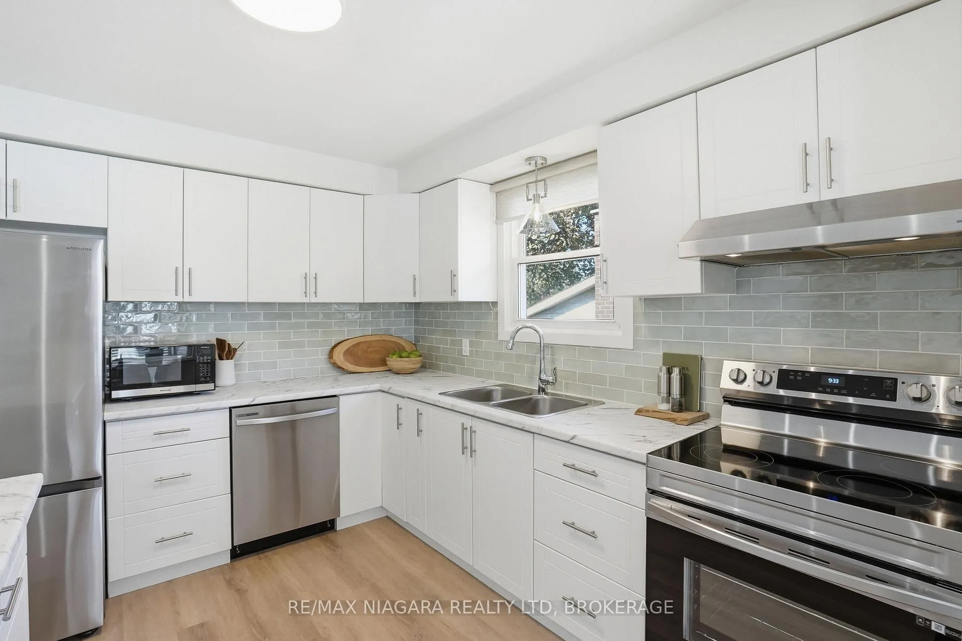 Photo 17 of 129 Elma Street, St. Catharines, Lakeport — HOMEH