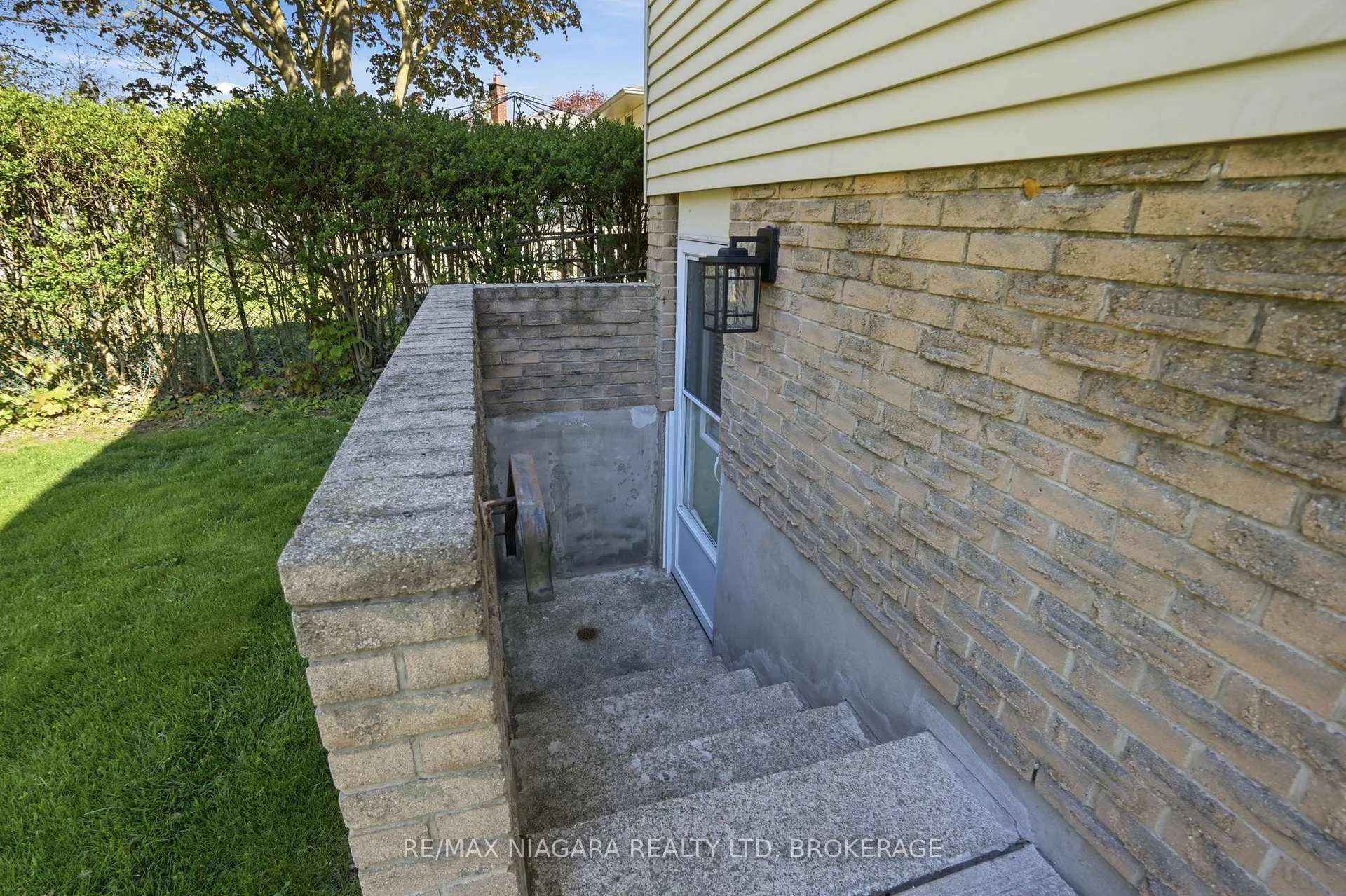 Photo 42 of 129 Elma Street, St. Catharines, Lakeport — HOMEH