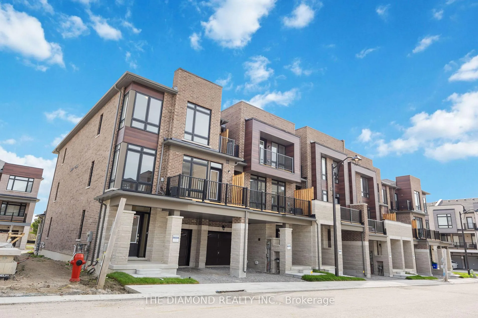 Photo 1 of 27 Gunton Street, Aurora, Bayview Northeast — HOMEH