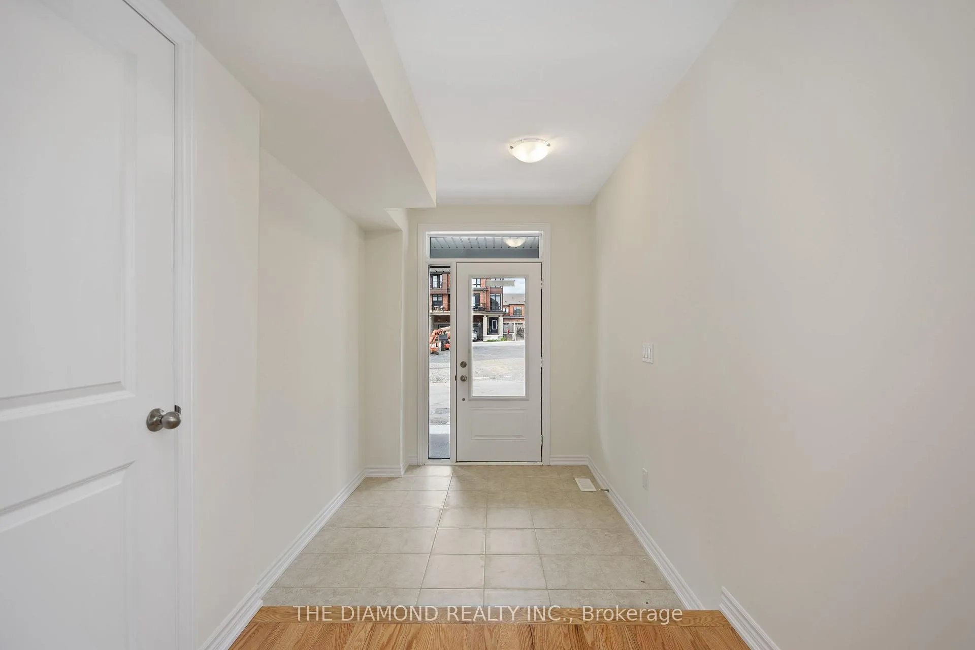 Photo 3 of 27 Gunton Street, Aurora, Bayview Northeast — HOMEH
