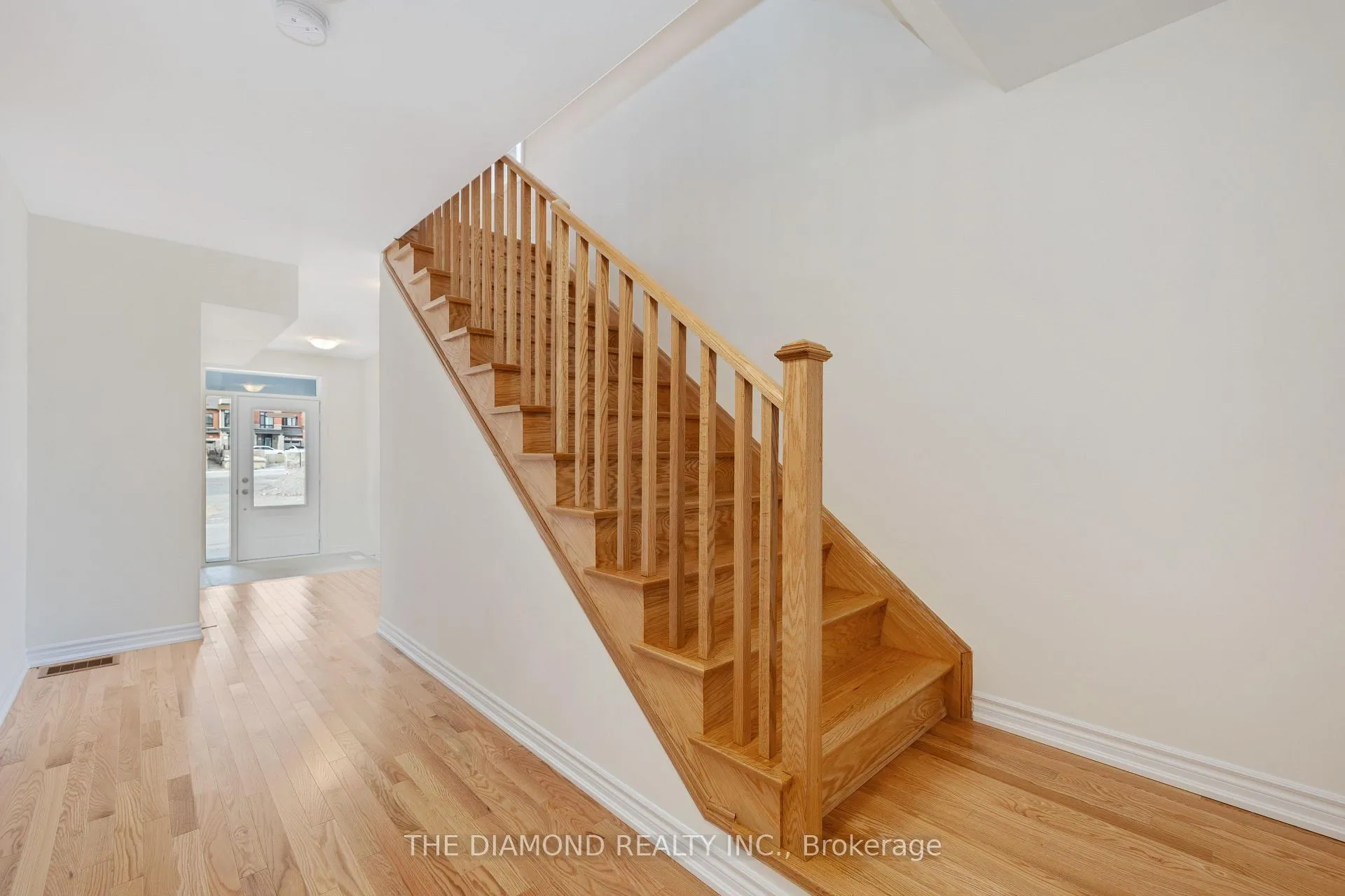 Photo 4 of 27 Gunton Street, Aurora, Bayview Northeast — HOMEH
