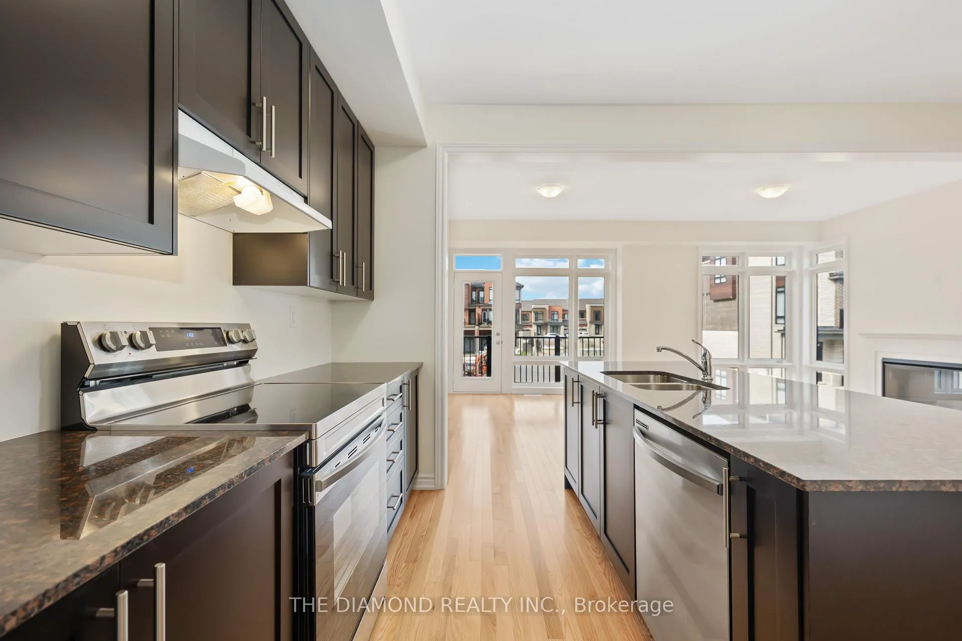 Photo 10 of 27 Gunton Street, Aurora, Bayview Northeast — HOMEH