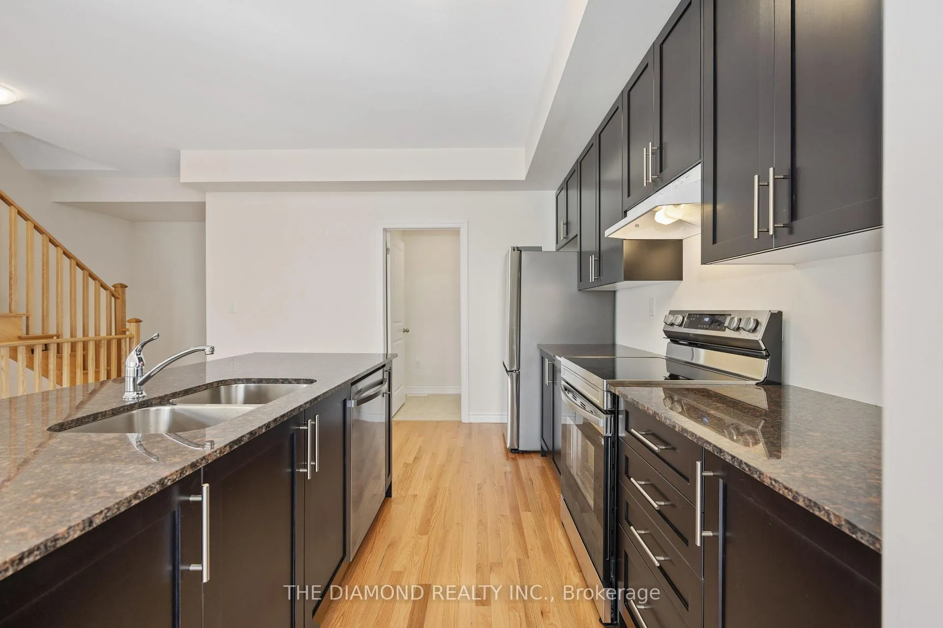 Photo 12 of 27 Gunton Street, Aurora, Bayview Northeast — HOMEH
