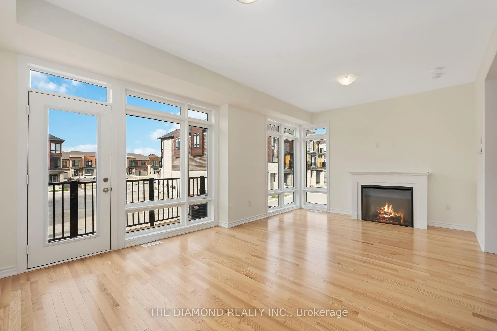 Photo 13 of 27 Gunton Street, Aurora, Bayview Northeast — HOMEH
